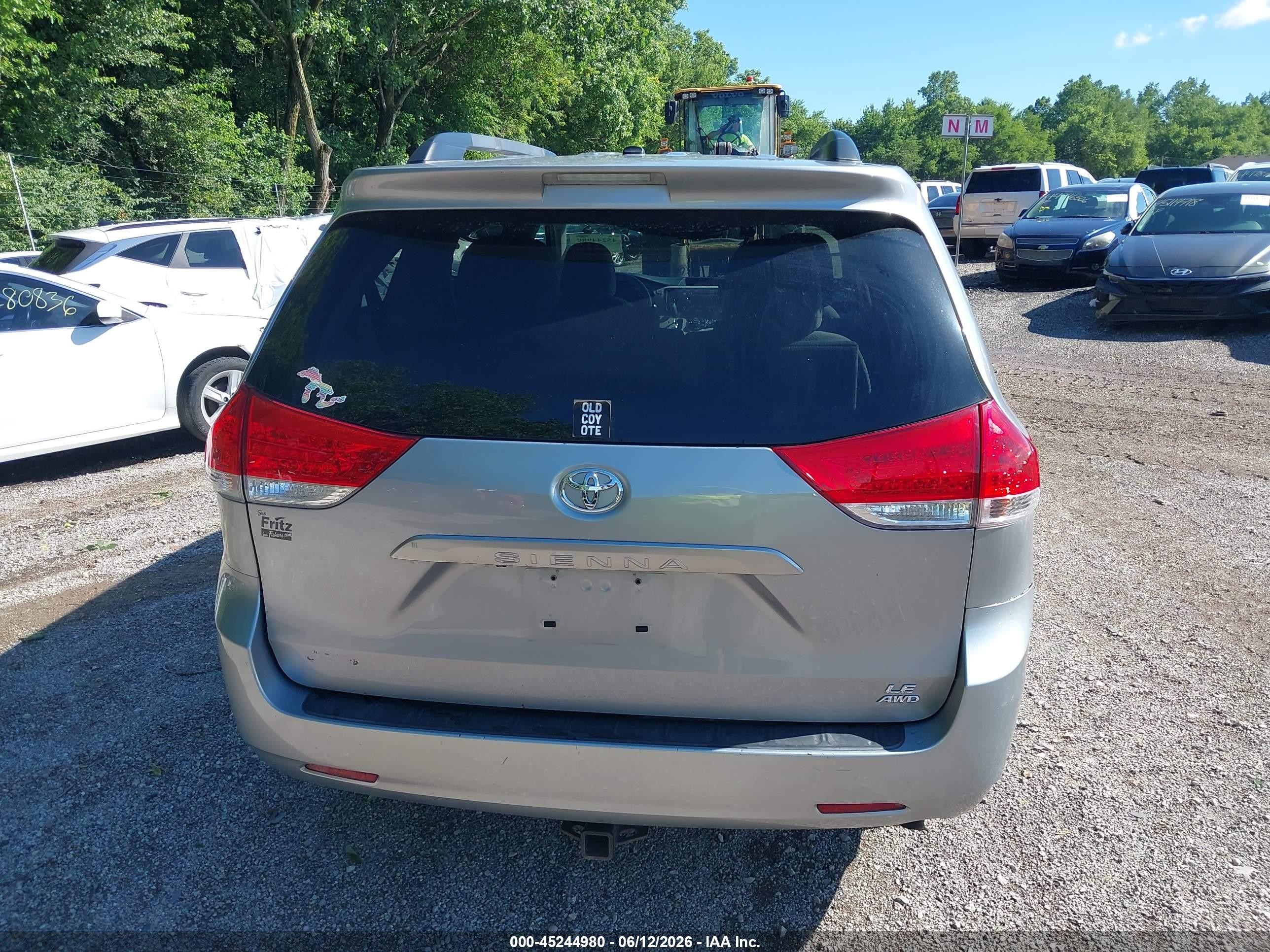 2013 Toyota Sienna Le 7 Passenger Silver vin: 5TDJK3DC7DS055360