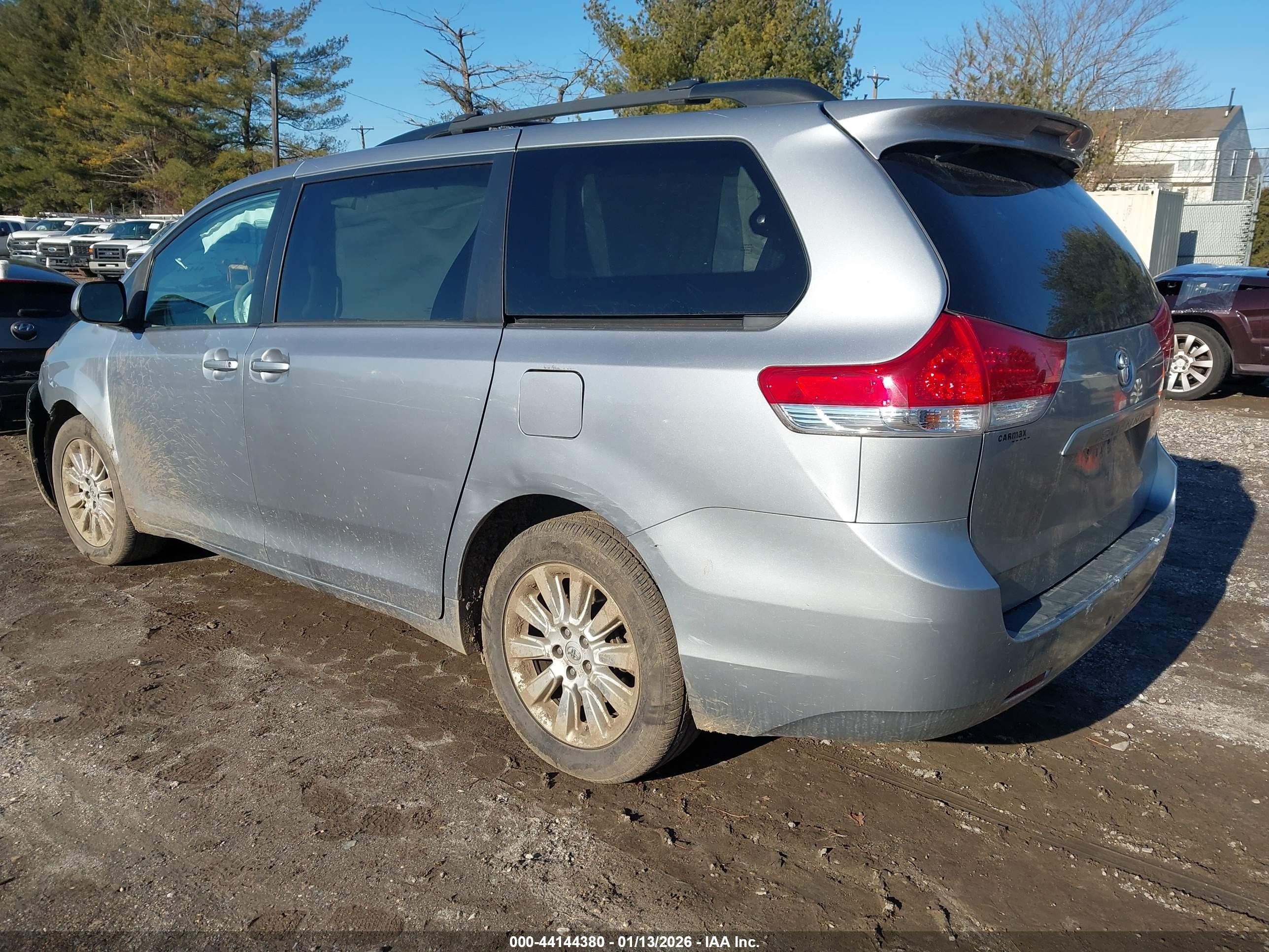 2013 Toyota Sienna Le 7 Passenger Silver vin: 5TDJK3DC7DS063622