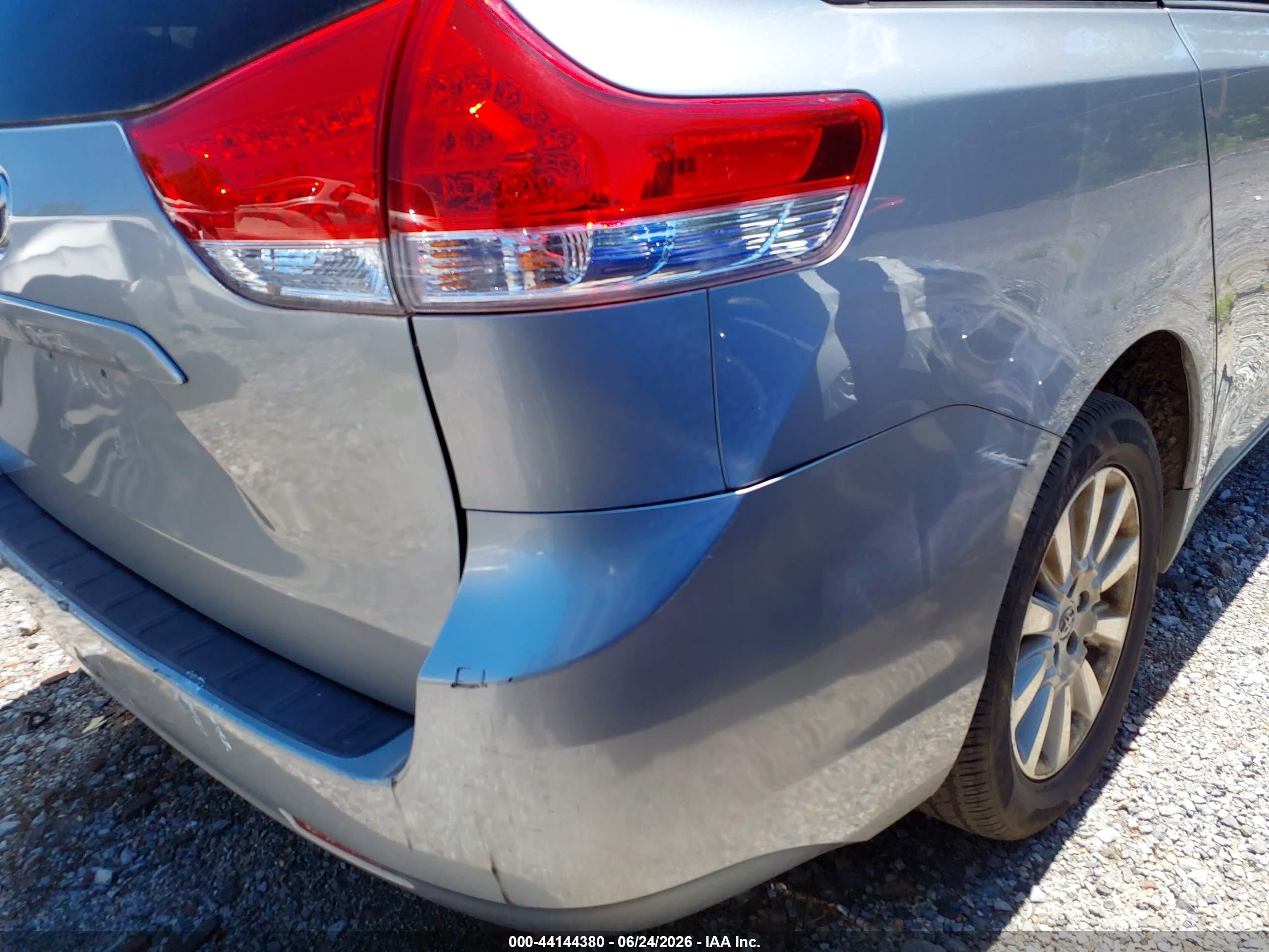 2013 Toyota Sienna Le 7 Passenger Silver vin: 5TDJK3DC7DS063622