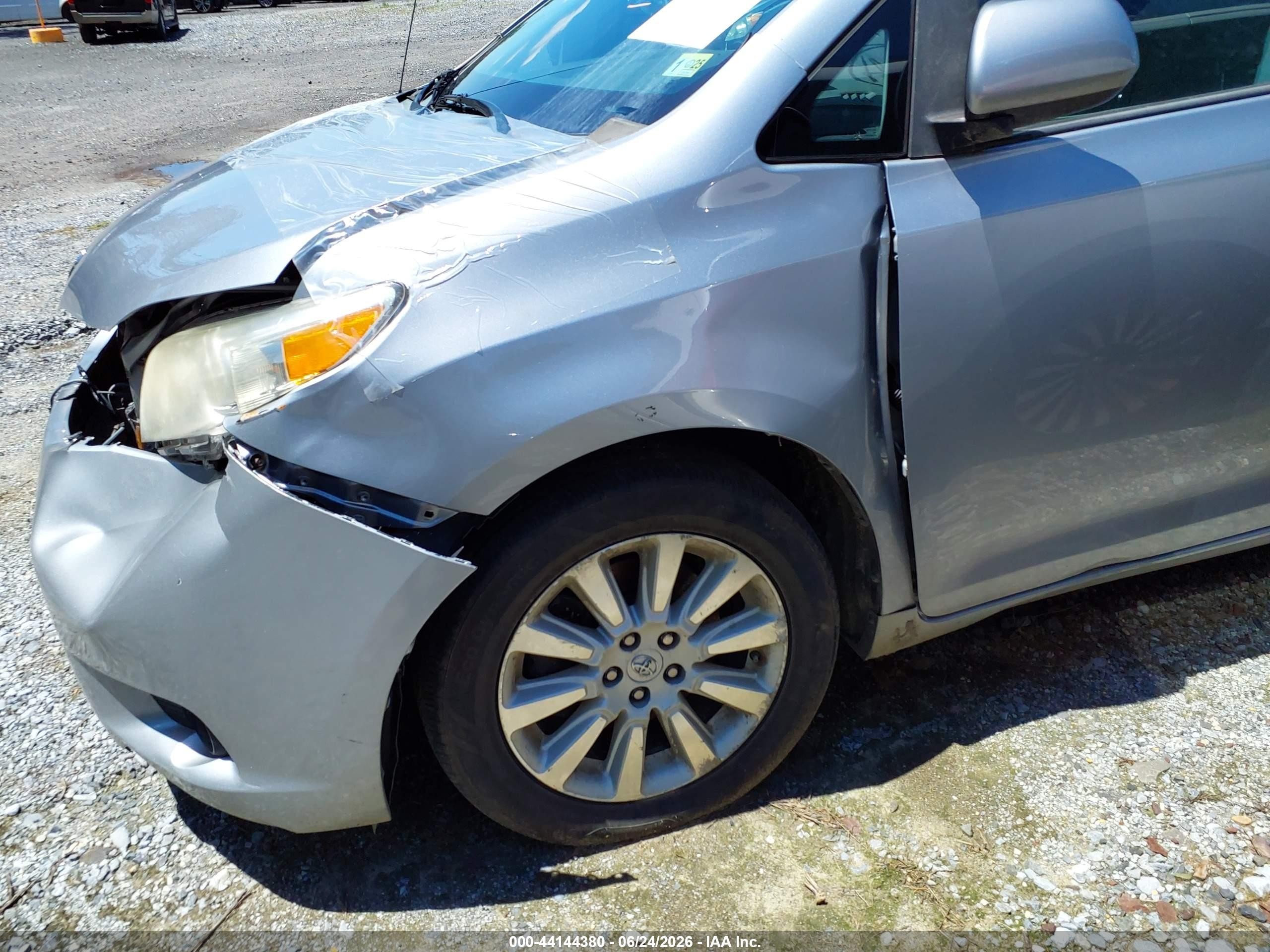 2013 Toyota Sienna Le 7 Passenger Silver vin: 5TDJK3DC7DS063622