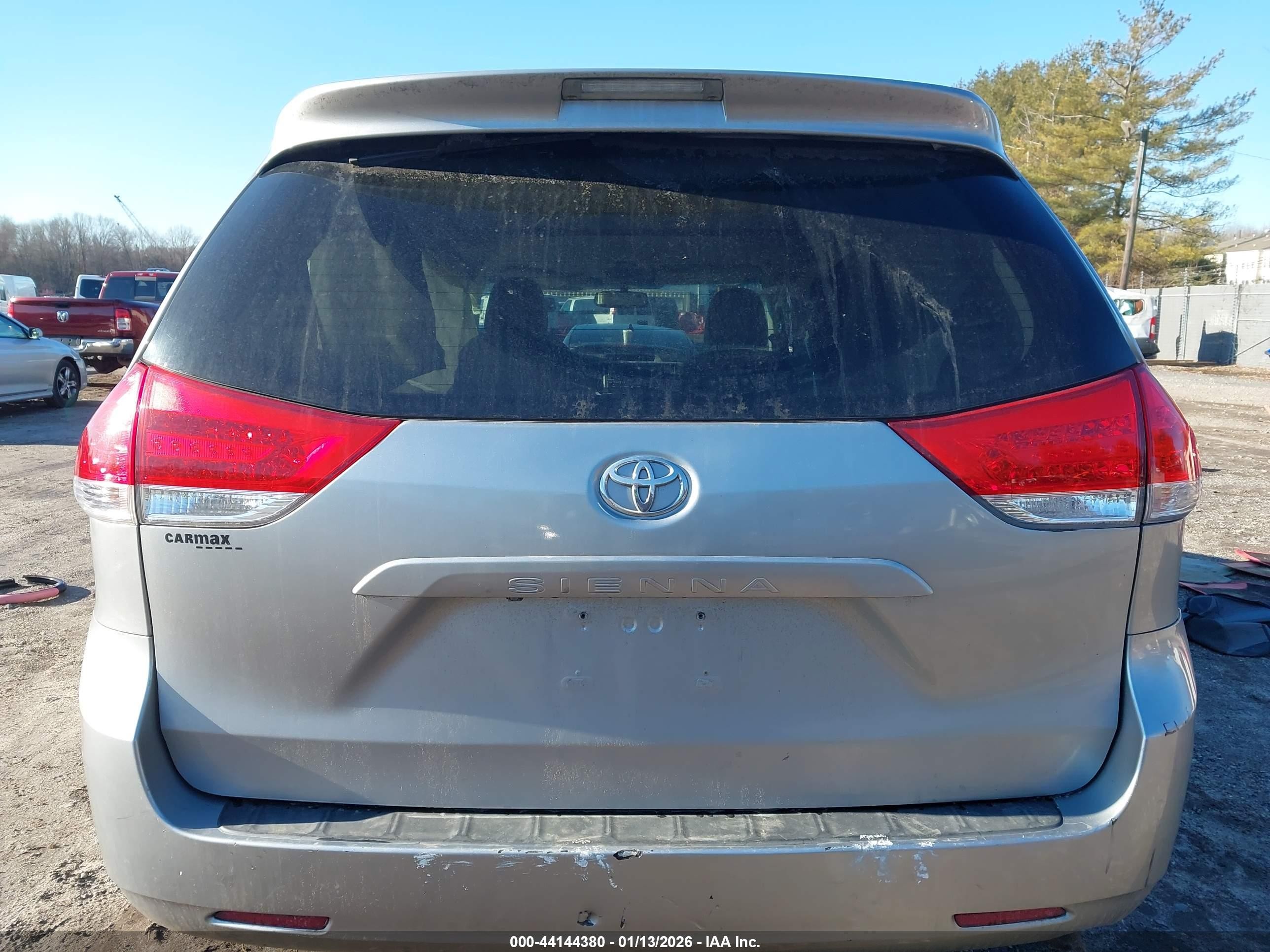 2013 Toyota Sienna Le 7 Passenger Silver vin: 5TDJK3DC7DS063622
