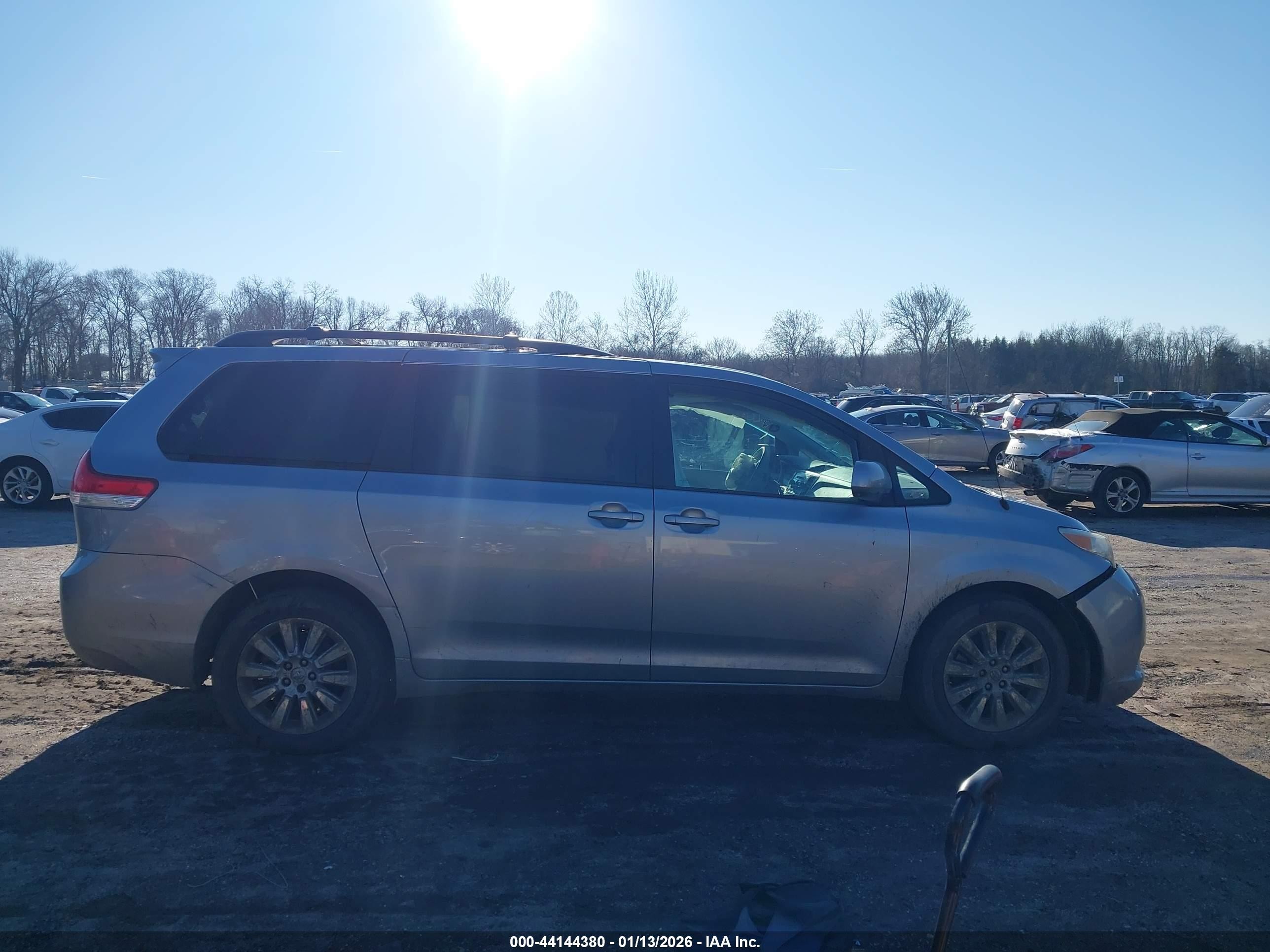 2013 Toyota Sienna Le 7 Passenger Silver vin: 5TDJK3DC7DS063622