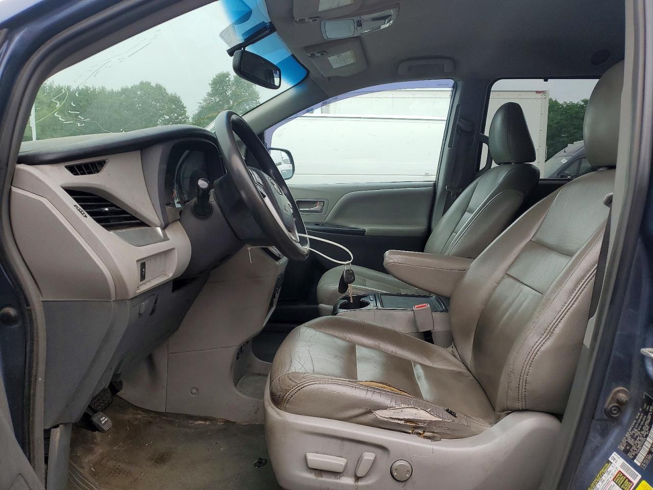 2015 Toyota Sienna Le Blue vin: 5TDJK3DC7FS101028