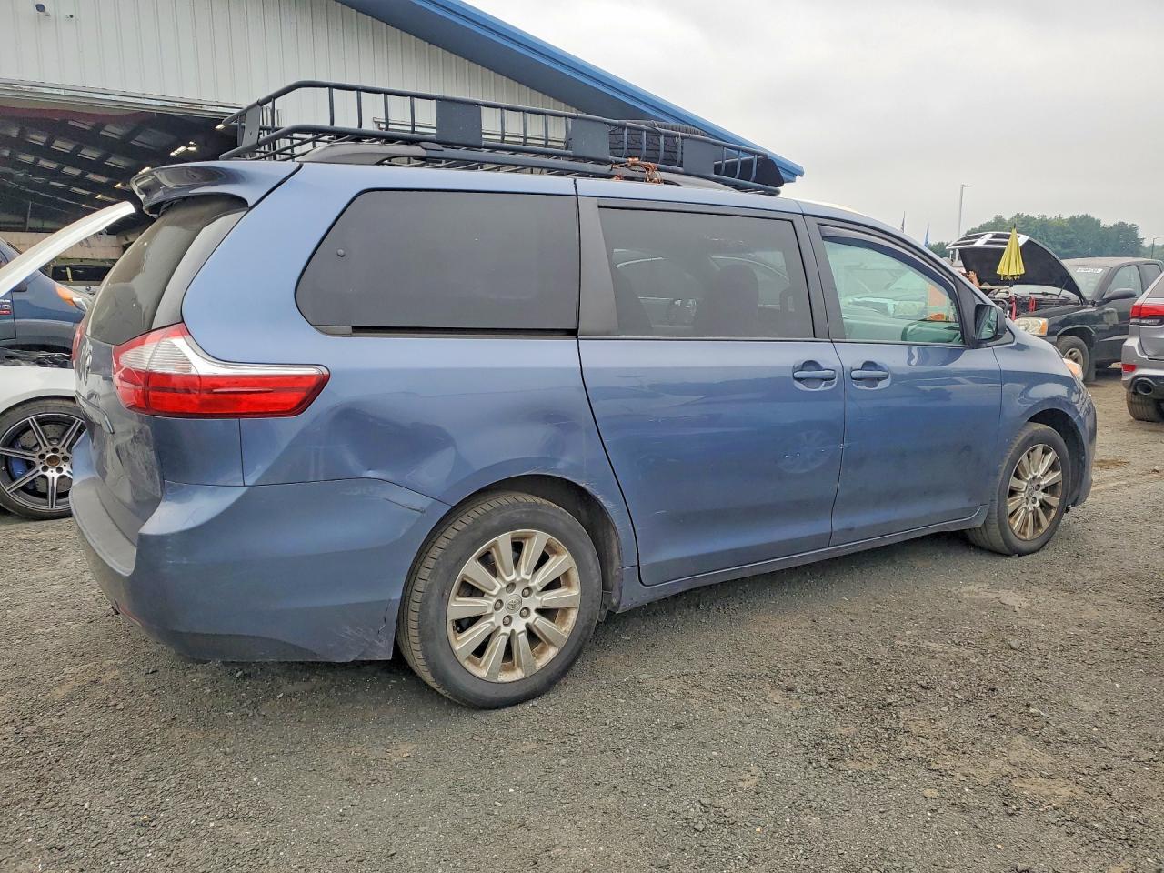 2015 Toyota Sienna Le Blue vin: 5TDJK3DC7FS101028