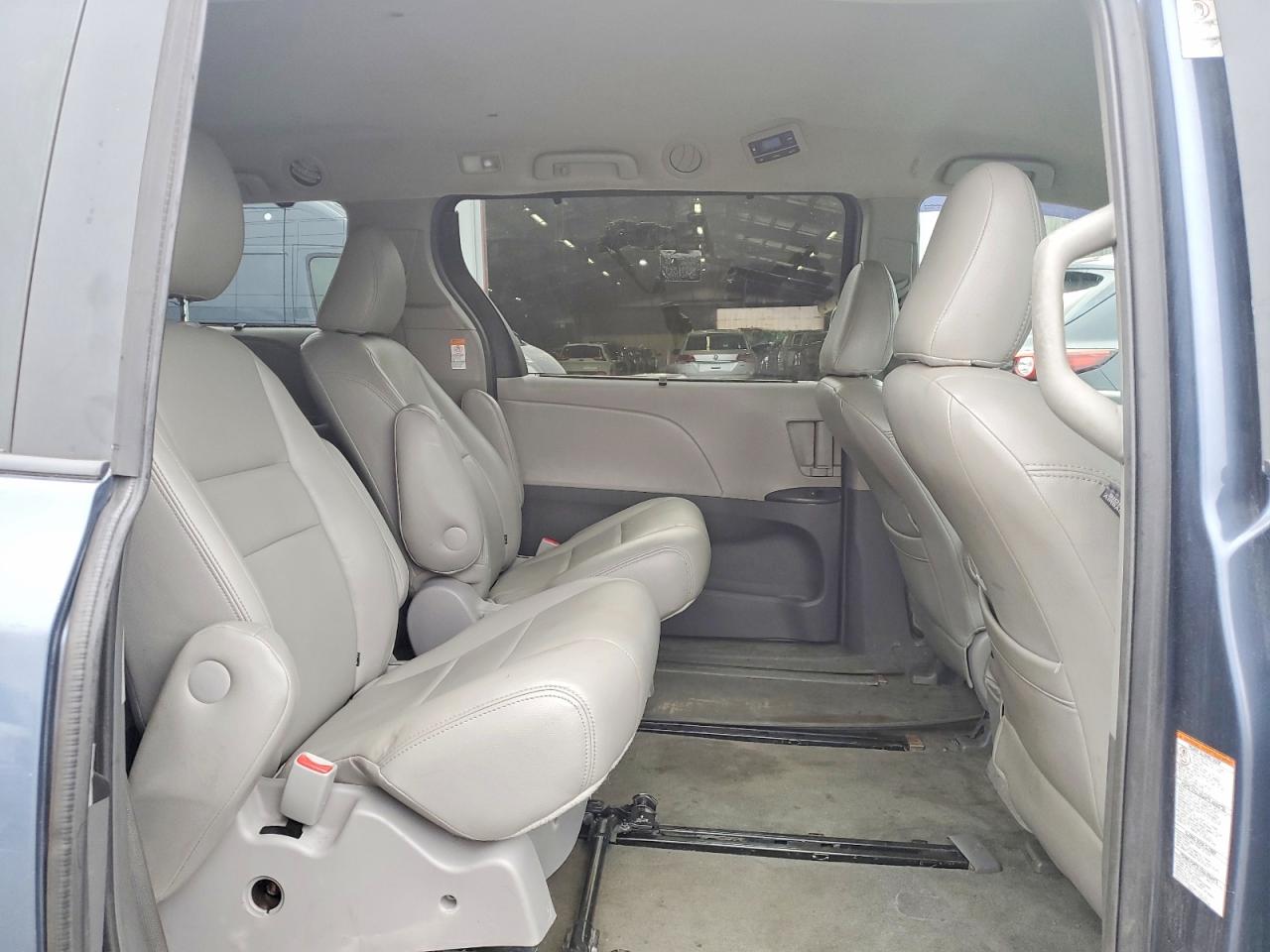 2015 Toyota Sienna Le Blue vin: 5TDJK3DC7FS101028
