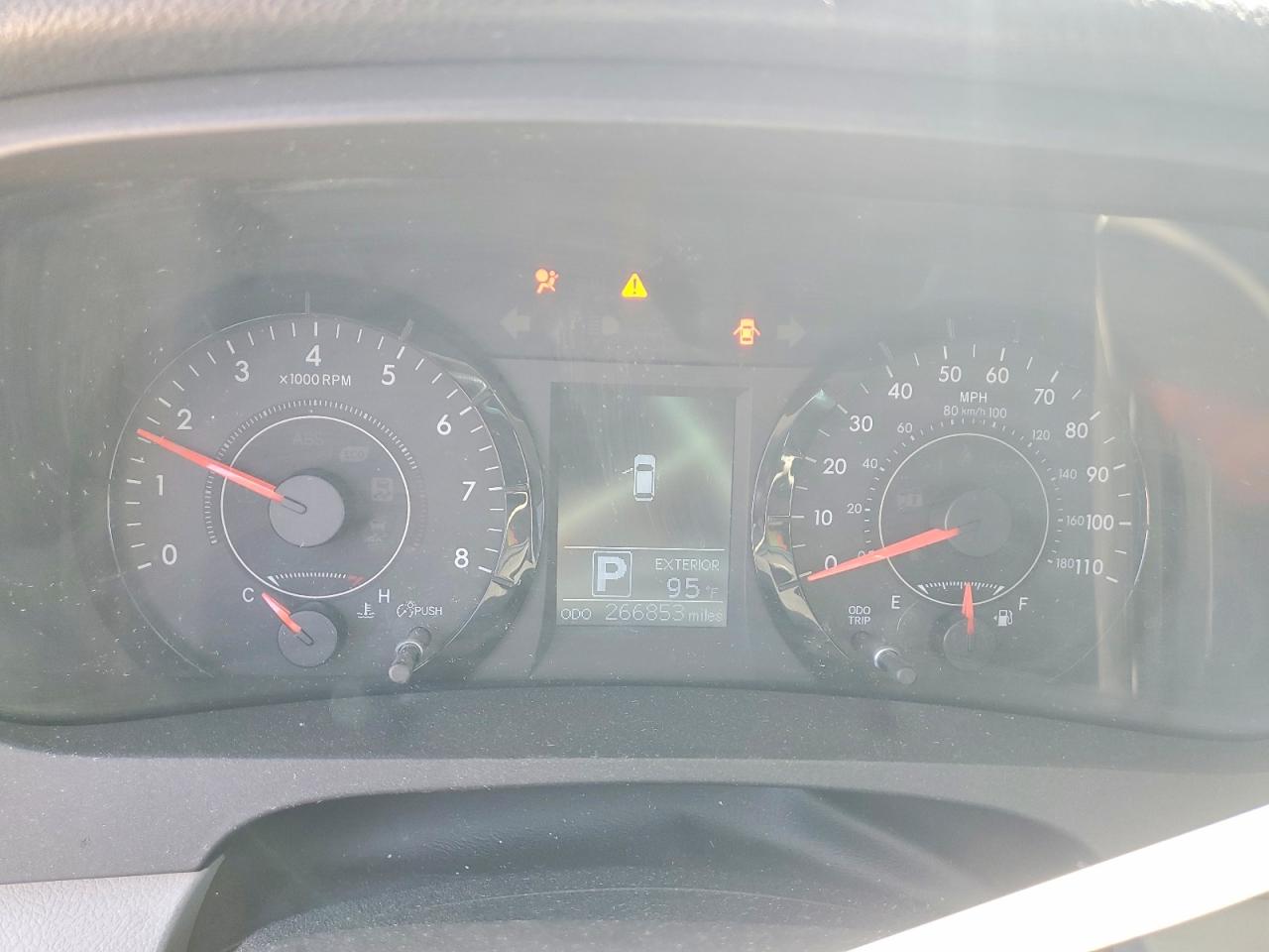 2015 Toyota Sienna Le Белый vin: 5TDJK3DC7FS123174