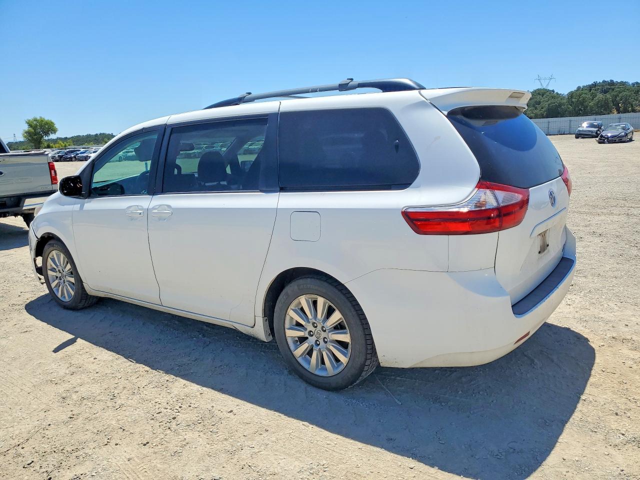 2015 Toyota Sienna Le Белый vin: 5TDJK3DC7FS123174