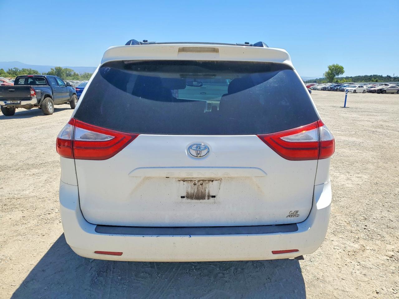 2015 Toyota Sienna Le Белый vin: 5TDJK3DC7FS123174