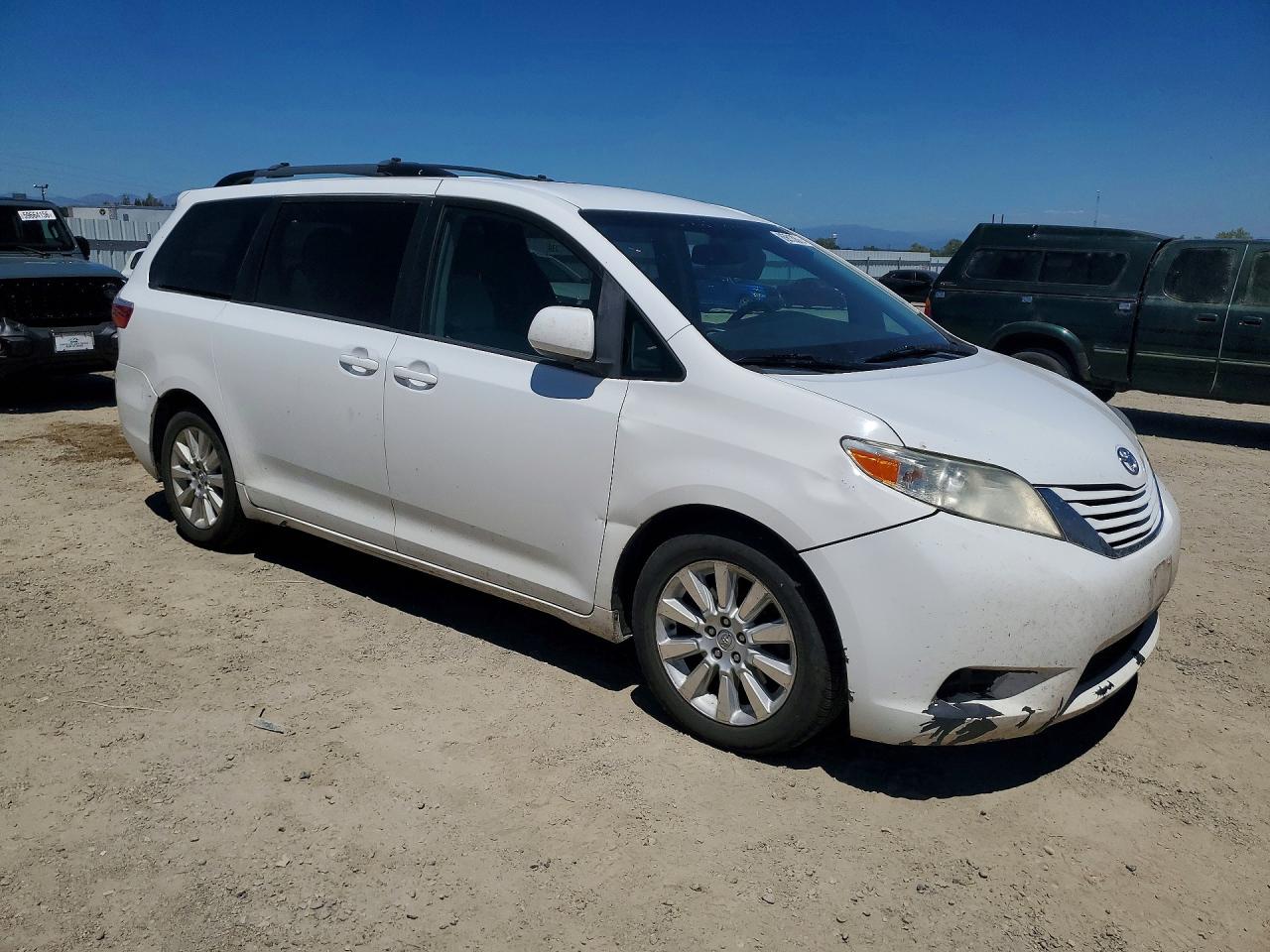 2015 Toyota Sienna Le Белый vin: 5TDJK3DC7FS123174