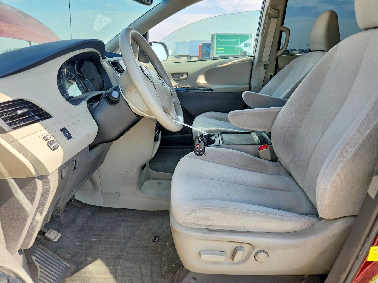 2013 Toyota Sienna Le Red vin: 5TDJK3DC8DS050149