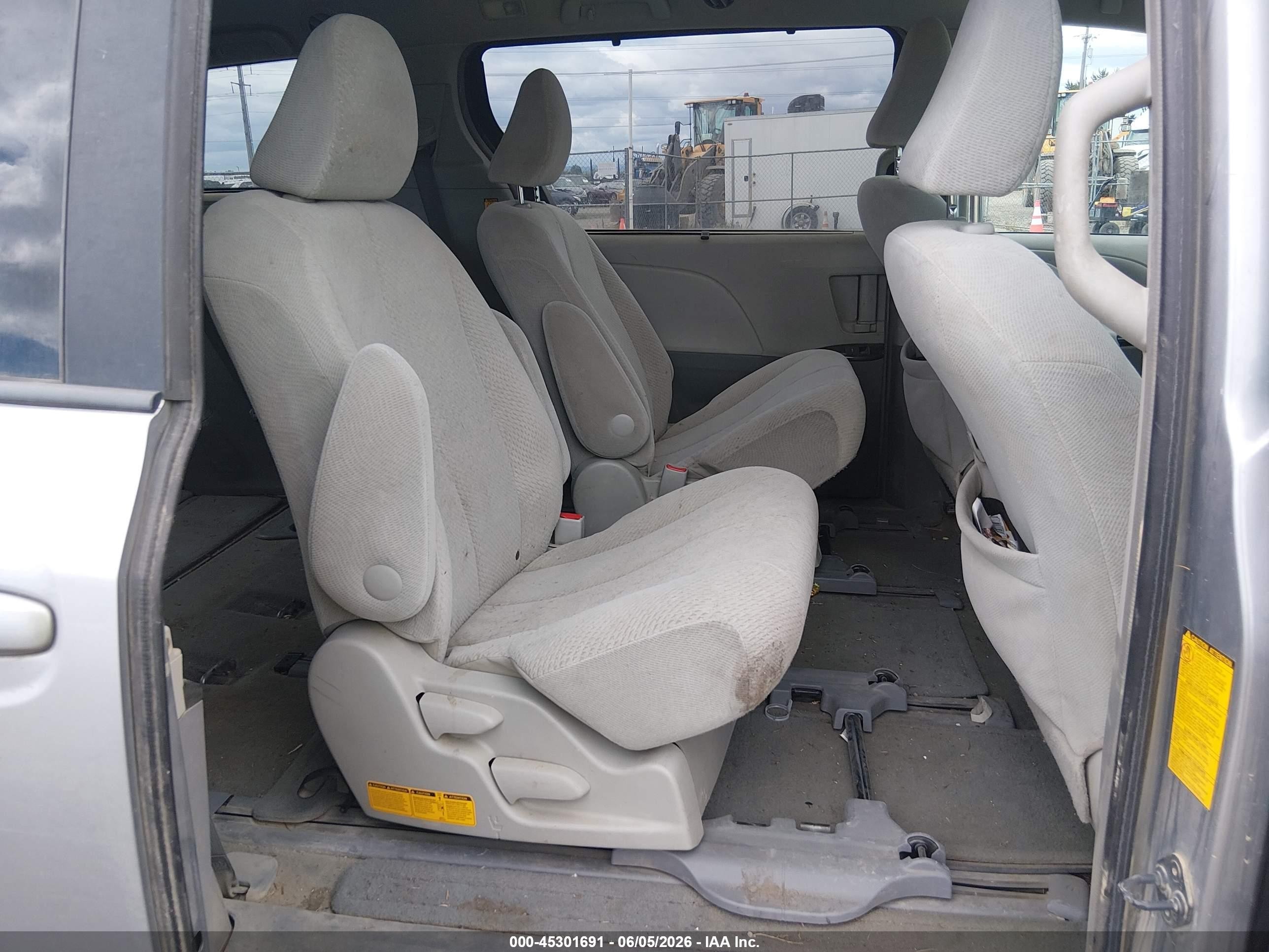 2013 Toyota Sienna Le 7 Passenger Light Blue vin: 5TDJK3DC8DS050524