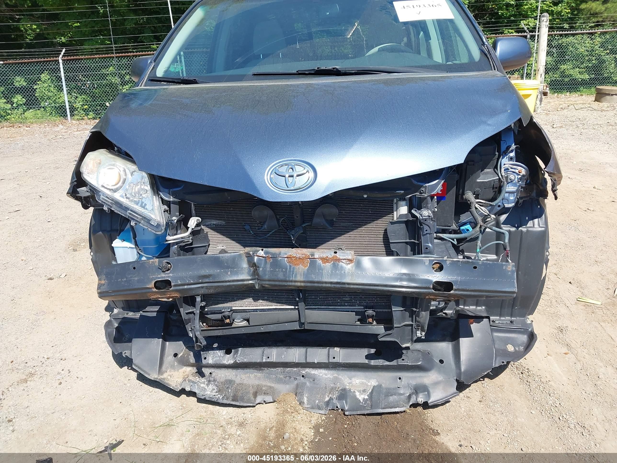 2013 Toyota Sienna Le 7 Passenger Gray vin: 5TDJK3DC8DS068750