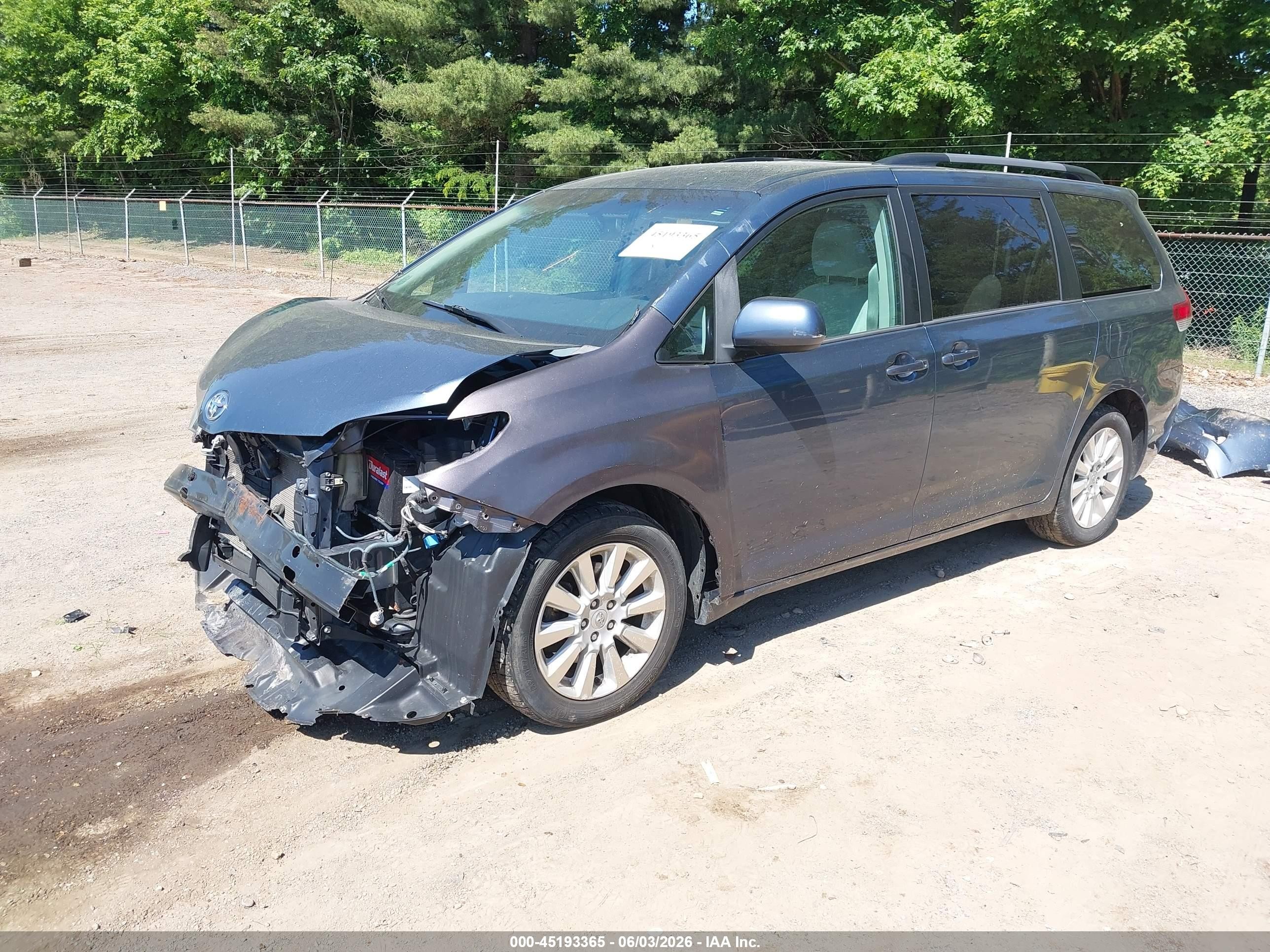 2013 Toyota Sienna Le 7 Passenger Gray vin: 5TDJK3DC8DS068750