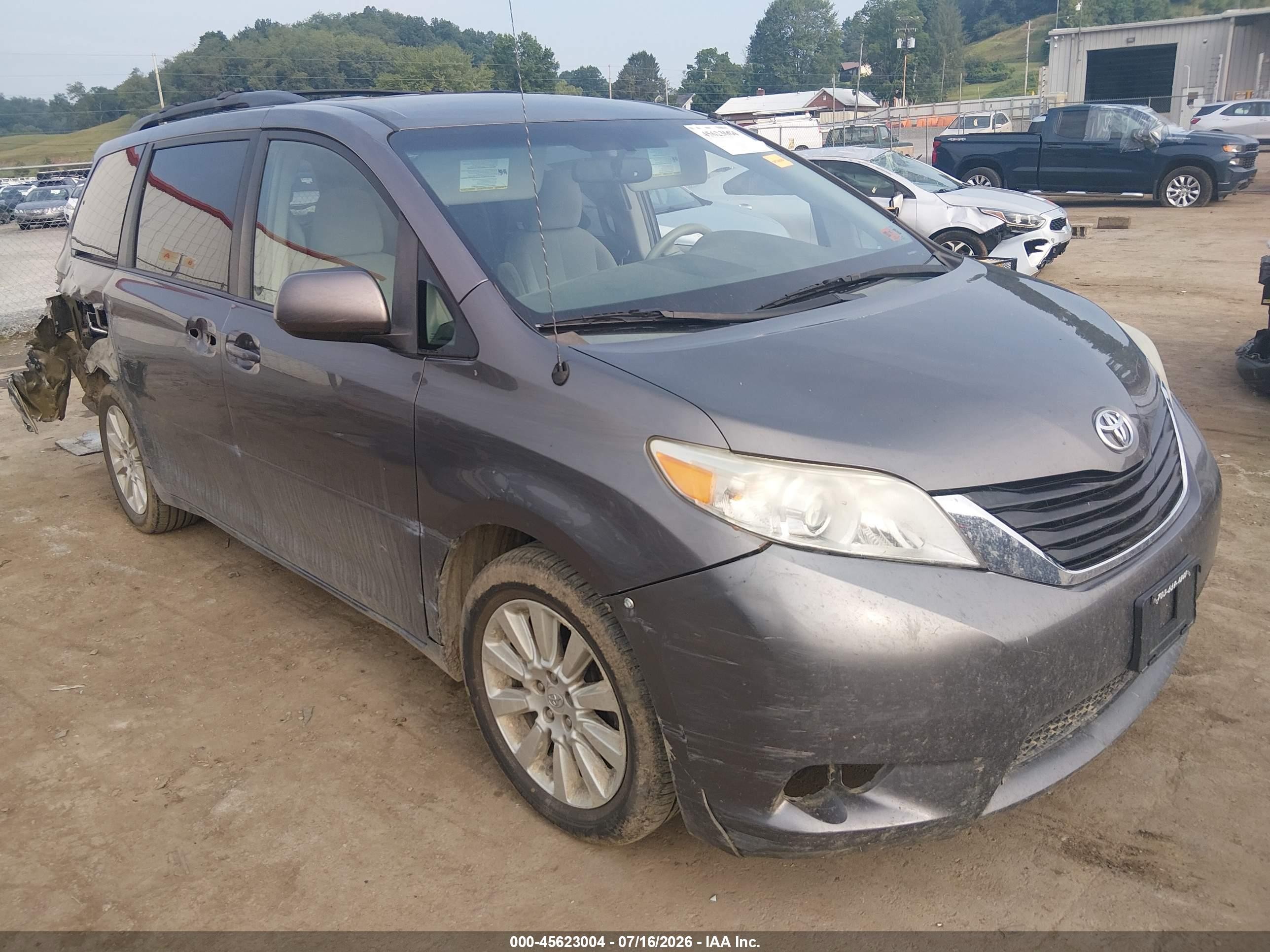 2014 Toyota Sienna Le 7 Passenger Gray vin: 5TDJK3DC8ES078549