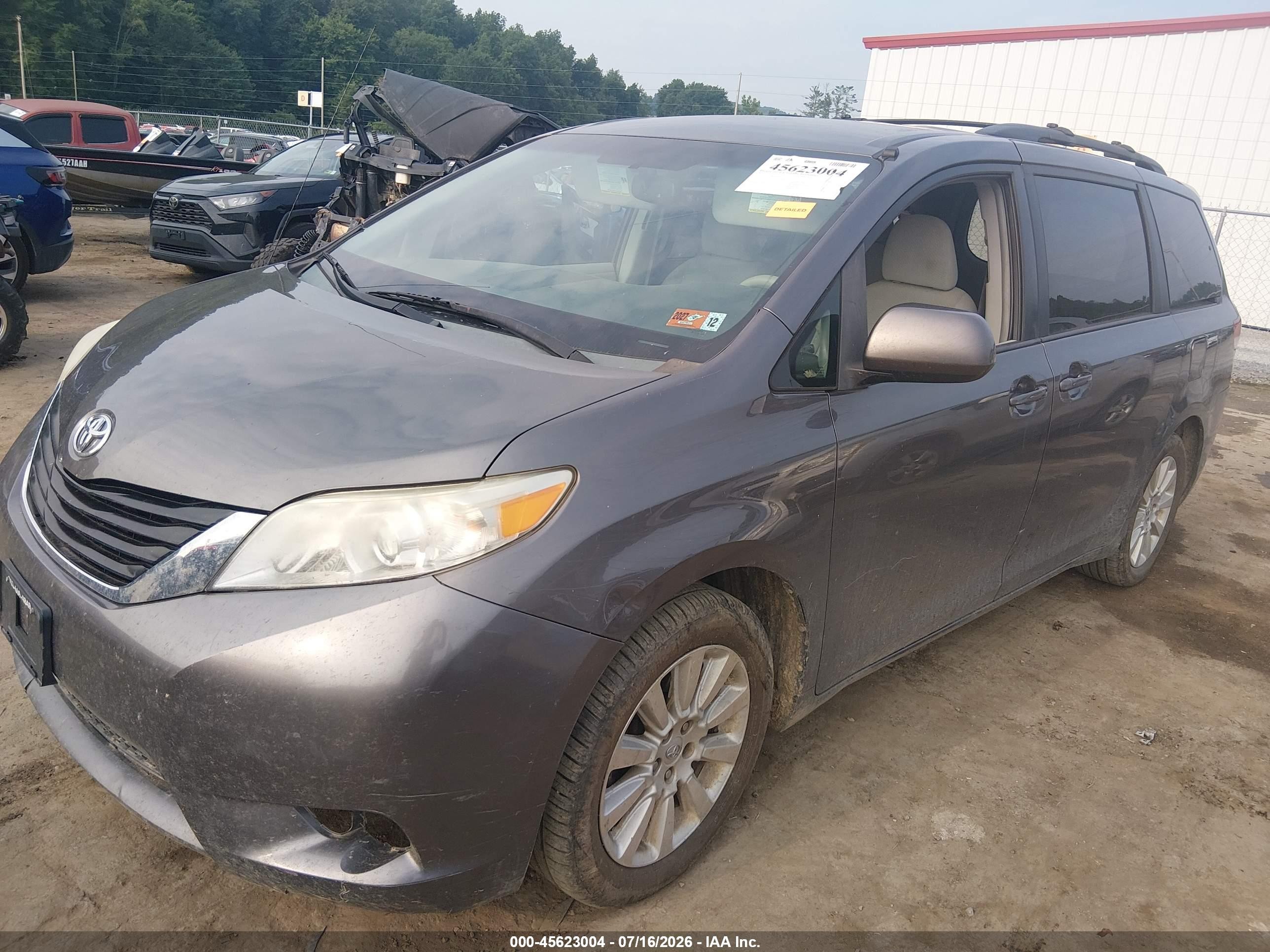 2014 Toyota Sienna Le 7 Passenger Gray vin: 5TDJK3DC8ES078549