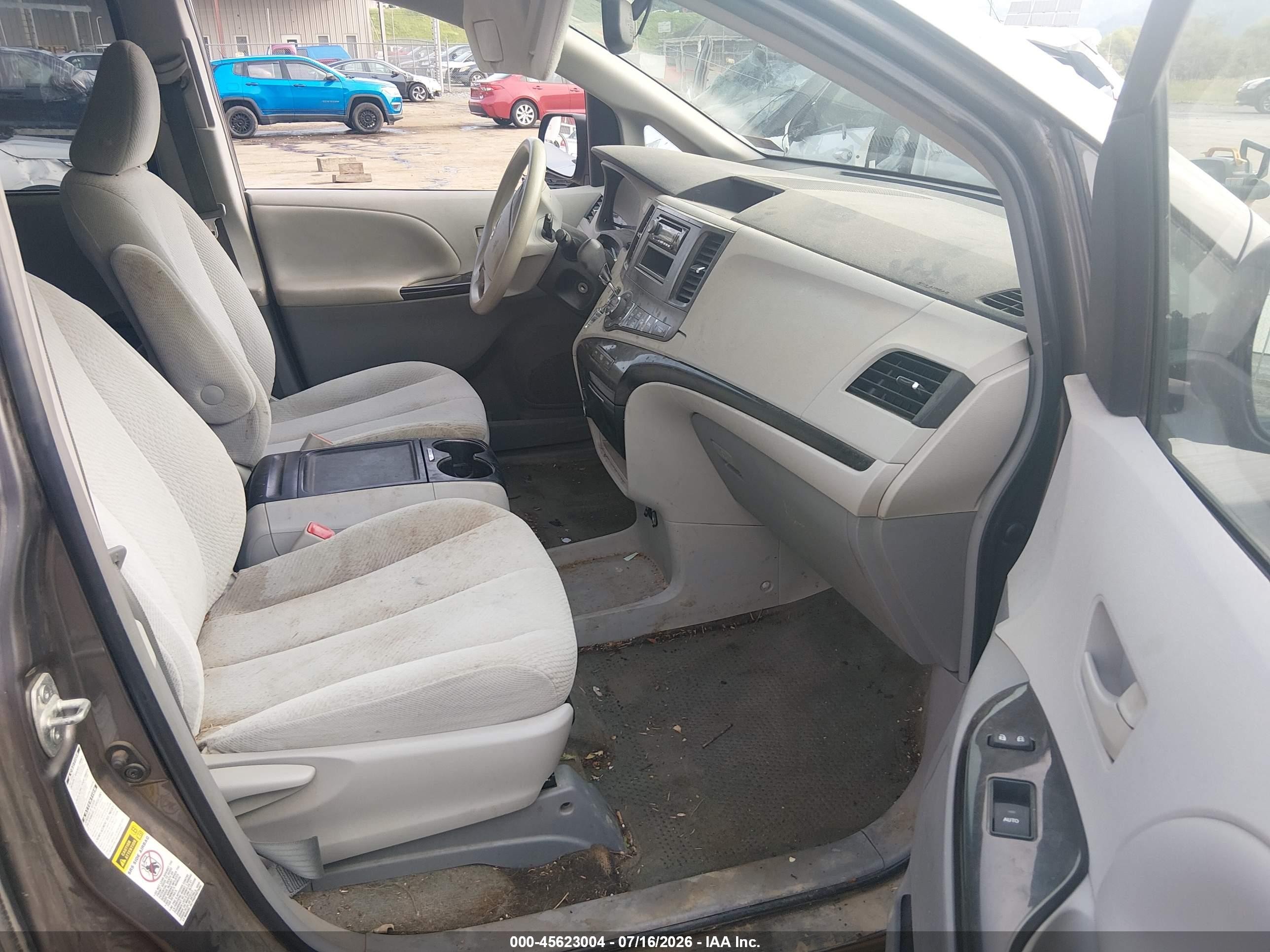 2014 Toyota Sienna Le 7 Passenger Gray vin: 5TDJK3DC8ES078549