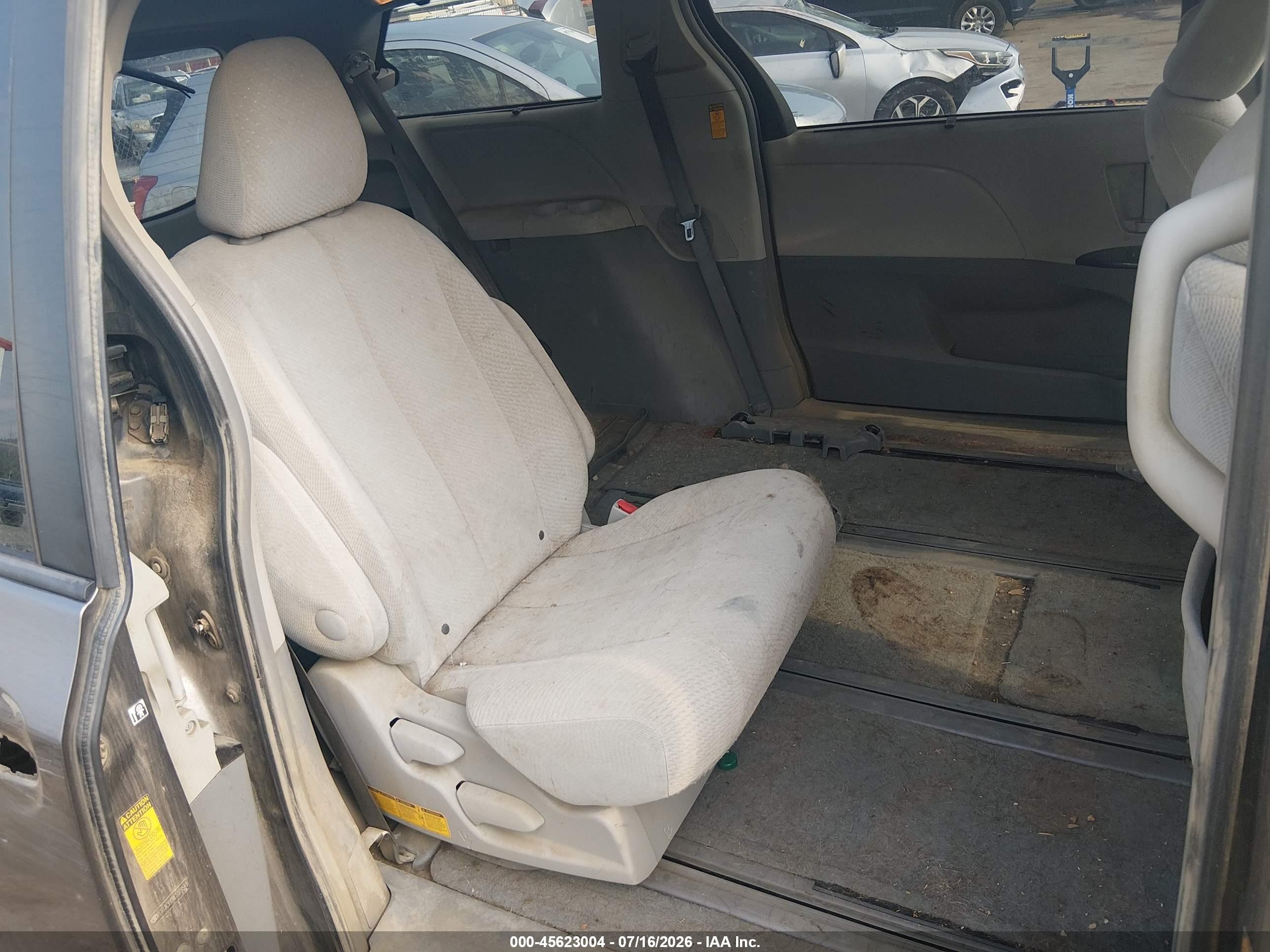 2014 Toyota Sienna Le 7 Passenger Gray vin: 5TDJK3DC8ES078549