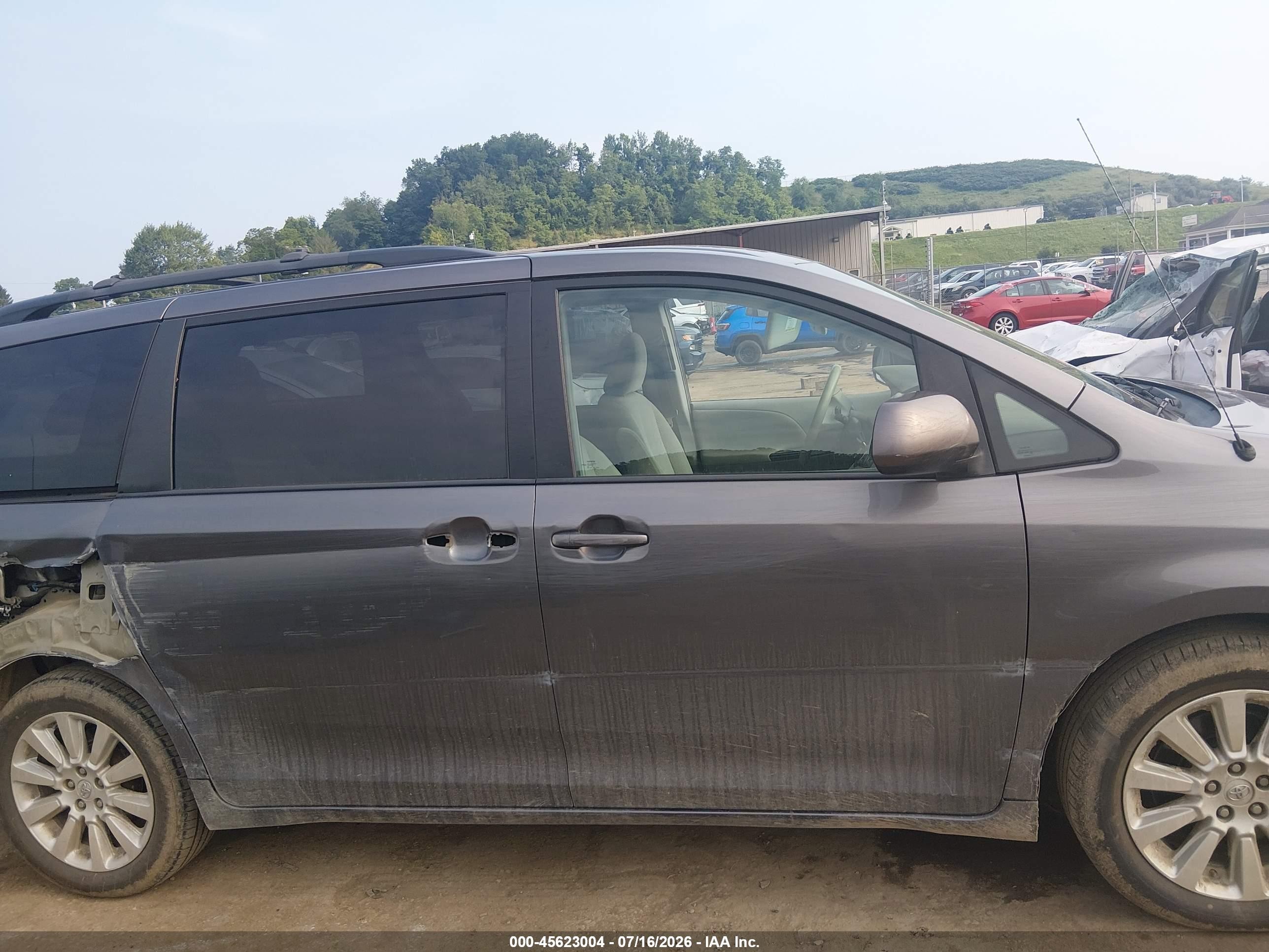 2014 Toyota Sienna Le 7 Passenger Gray vin: 5TDJK3DC8ES078549