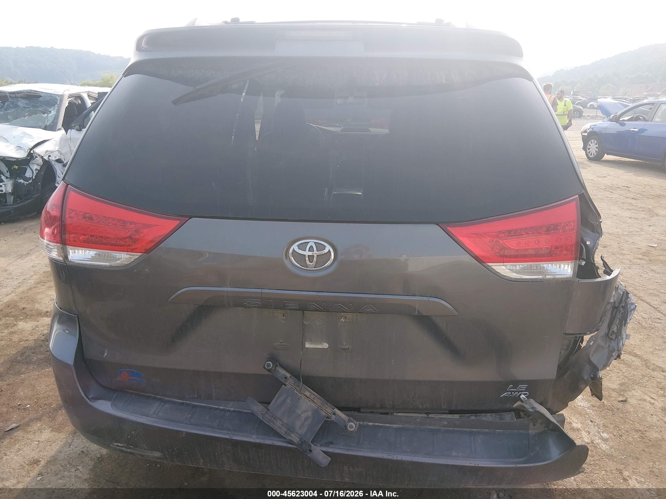 2014 Toyota Sienna Le 7 Passenger Gray vin: 5TDJK3DC8ES078549