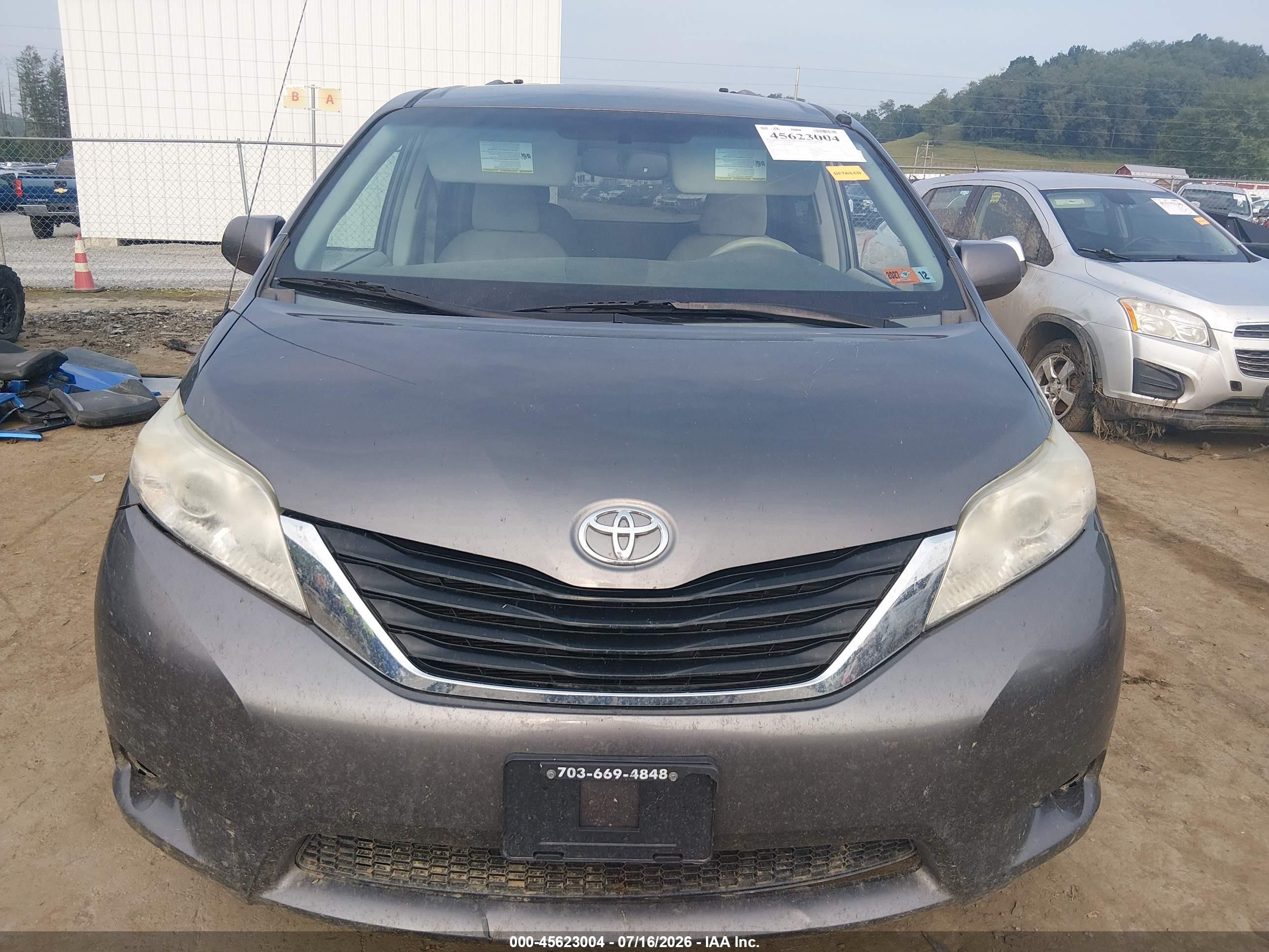 2014 Toyota Sienna Le 7 Passenger Gray vin: 5TDJK3DC8ES078549