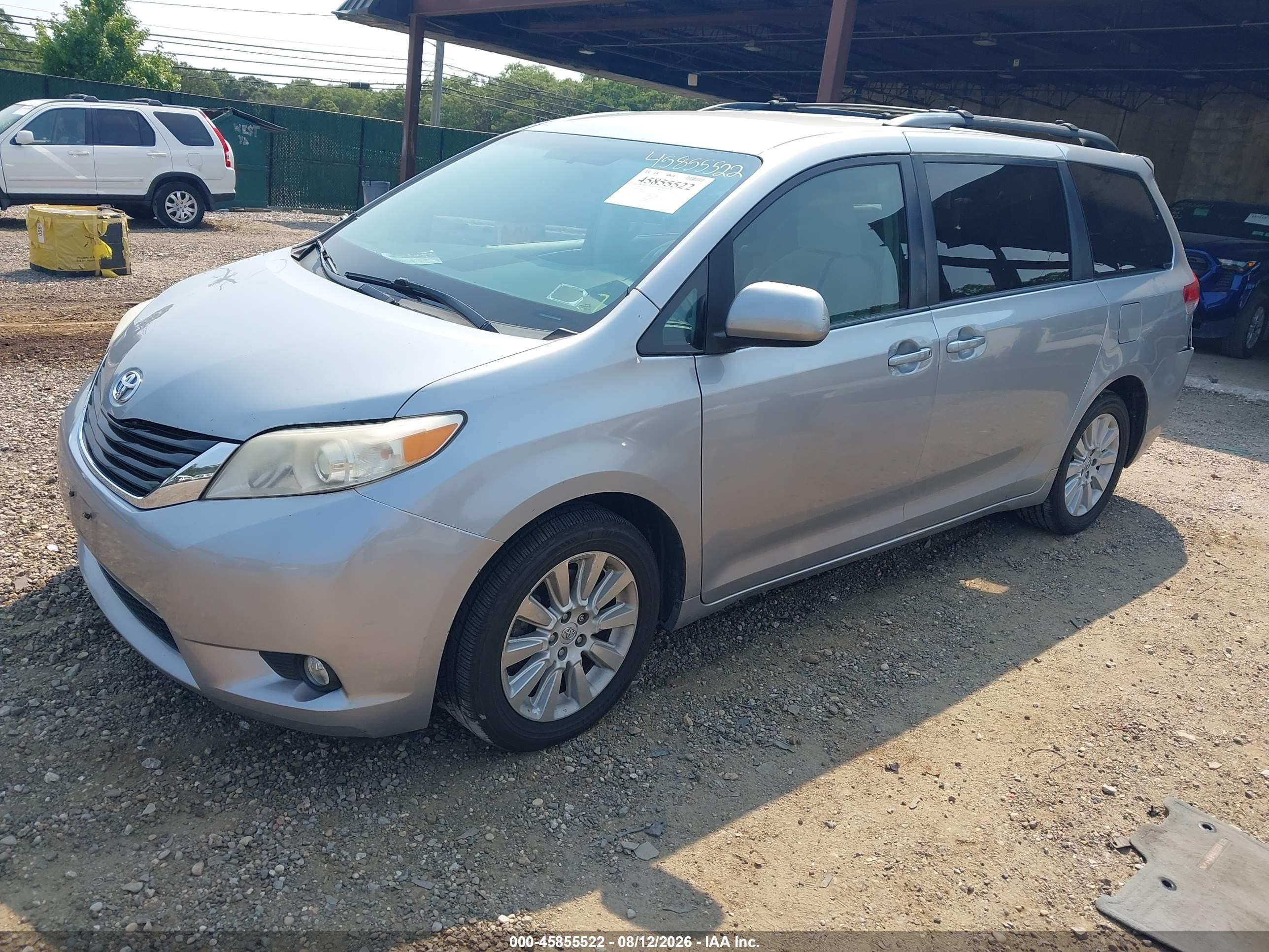 2014 Toyota Sienna Le 7 Passenger Silver vin: 5TDJK3DC8ES088840