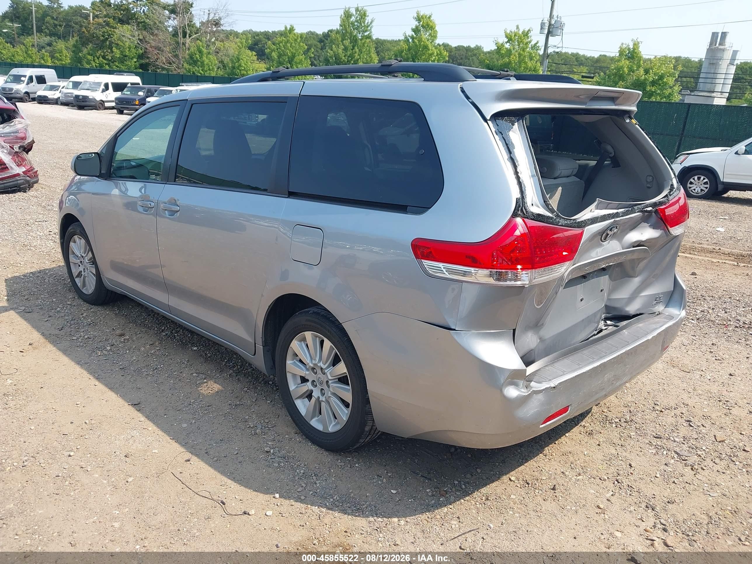 2014 Toyota Sienna Le 7 Passenger Silver vin: 5TDJK3DC8ES088840