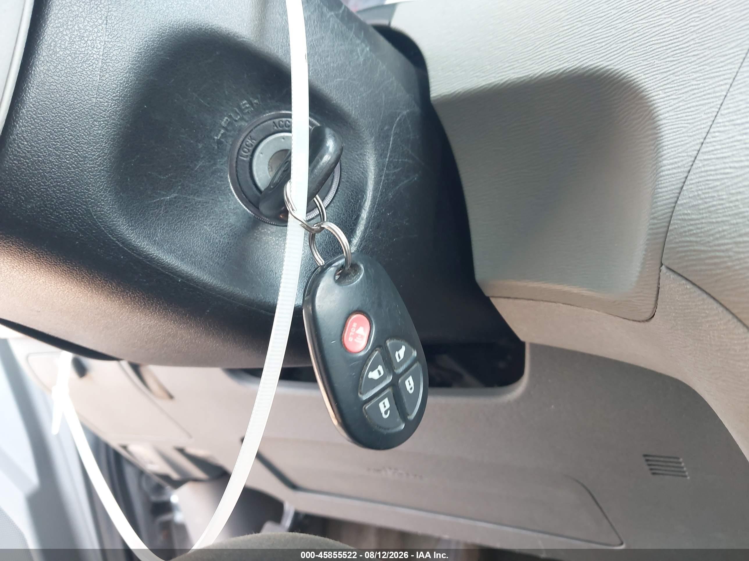 2014 Toyota Sienna Le 7 Passenger Silver vin: 5TDJK3DC8ES088840