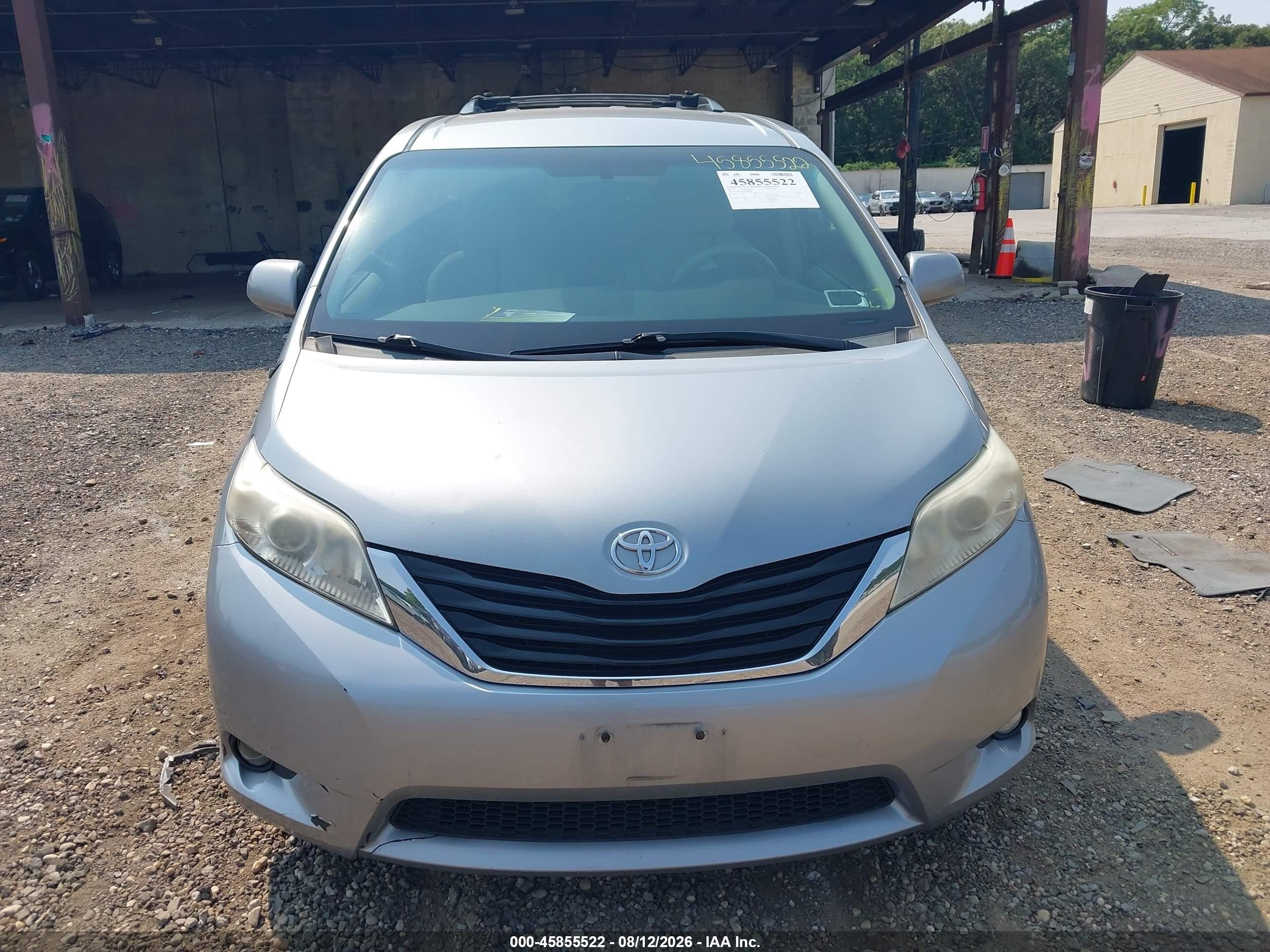 2014 Toyota Sienna Le 7 Passenger Silver vin: 5TDJK3DC8ES088840
