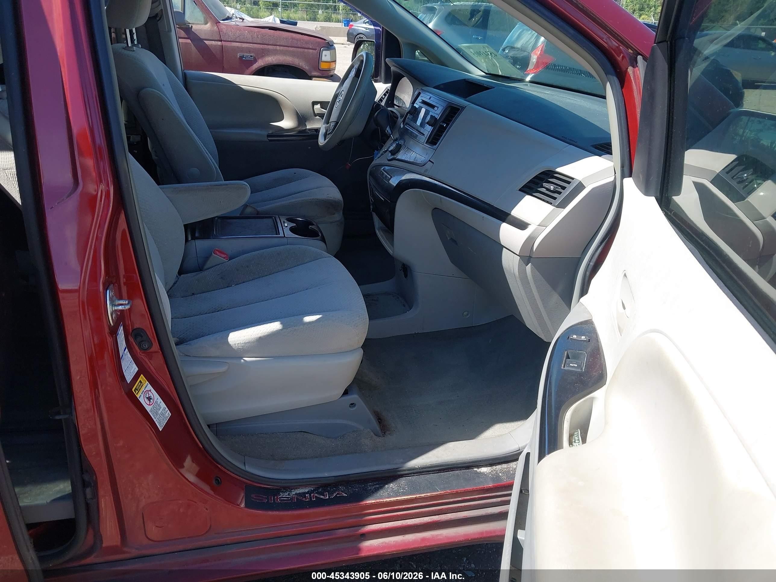 2014 Toyota Sienna Le 7 Passenger Бордовый vin: 5TDJK3DC8ES091611