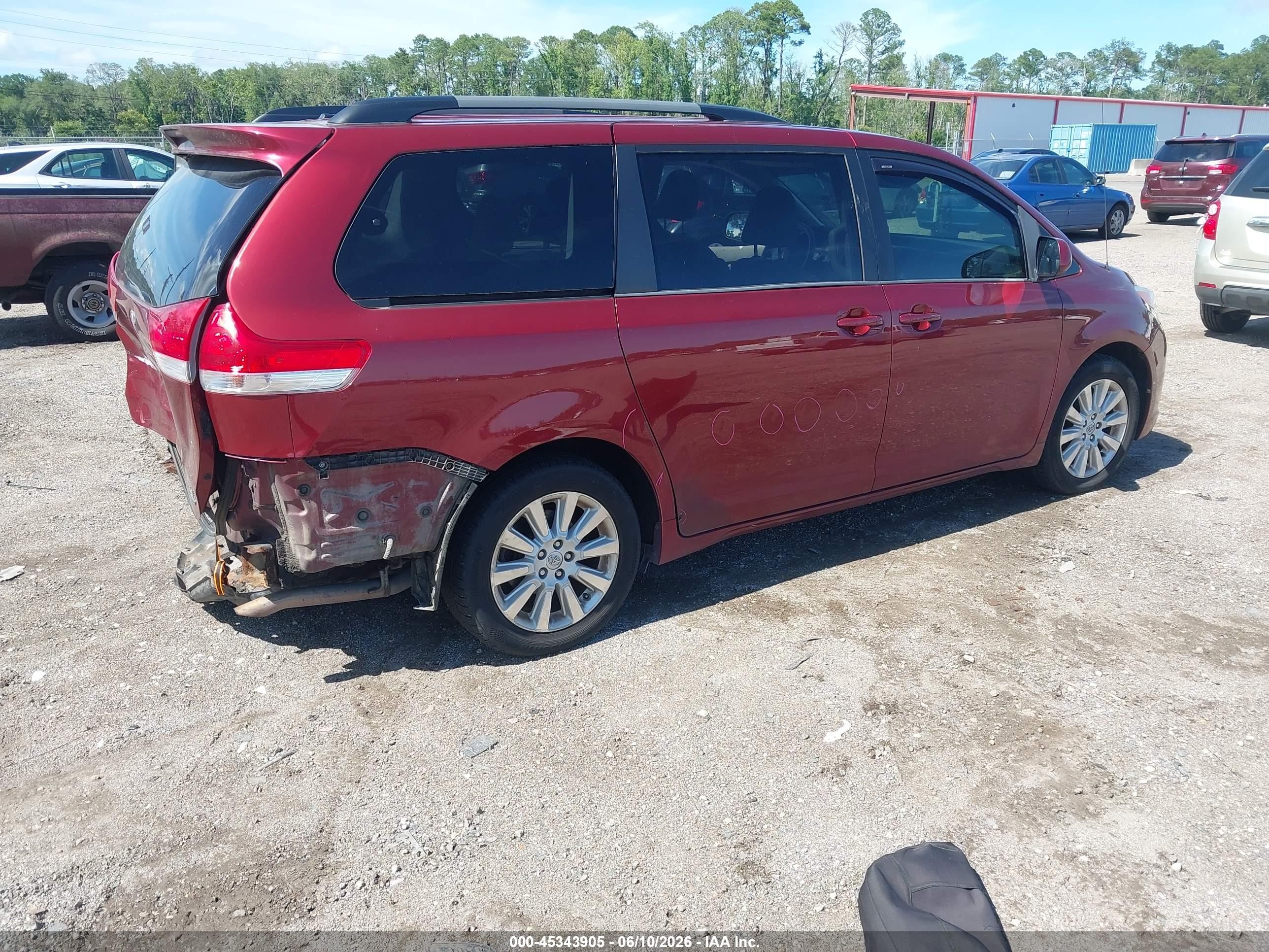 2014 Toyota Sienna Le 7 Passenger Бордовый vin: 5TDJK3DC8ES091611