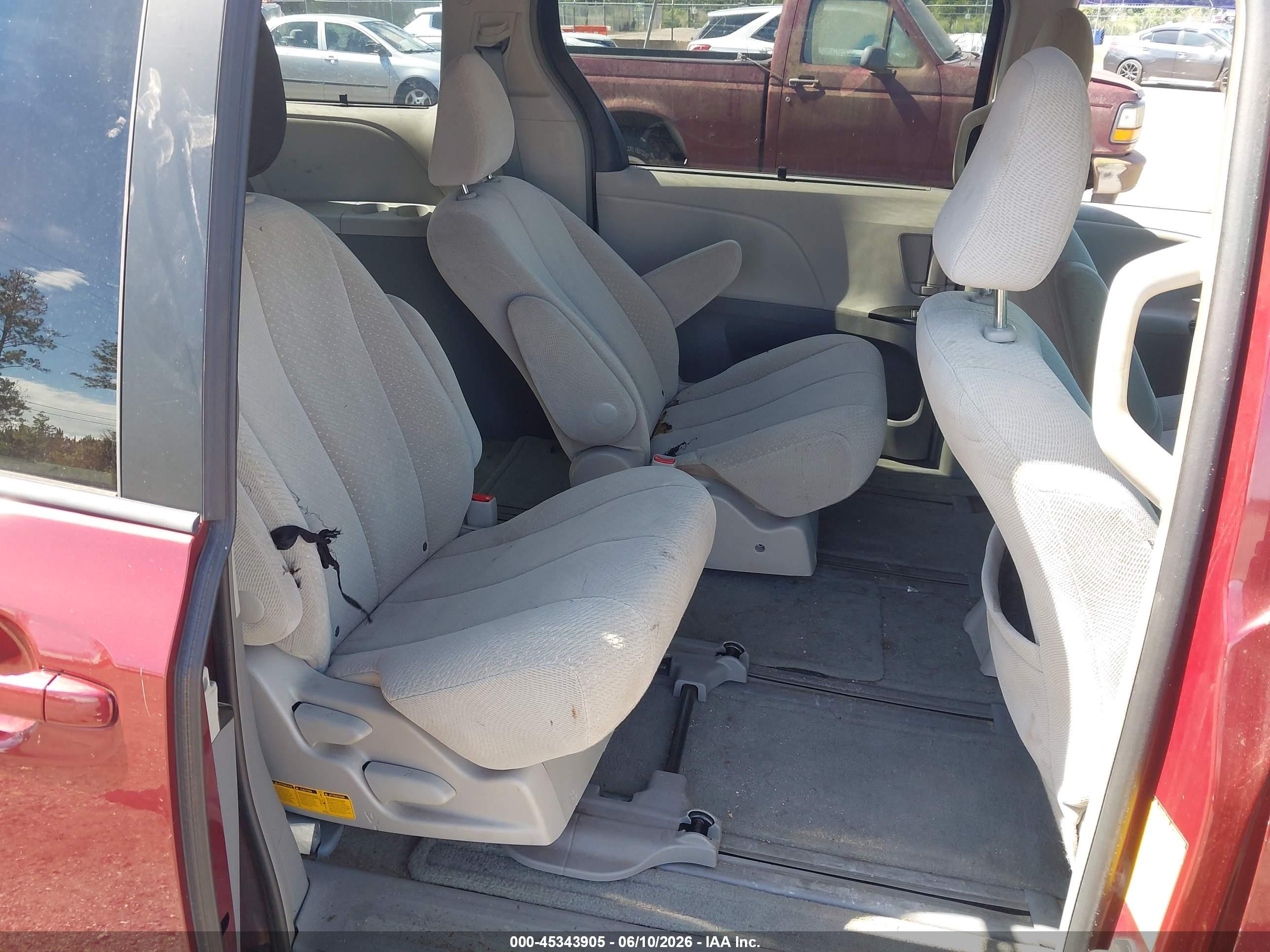 2014 Toyota Sienna Le 7 Passenger Бордовый vin: 5TDJK3DC8ES091611