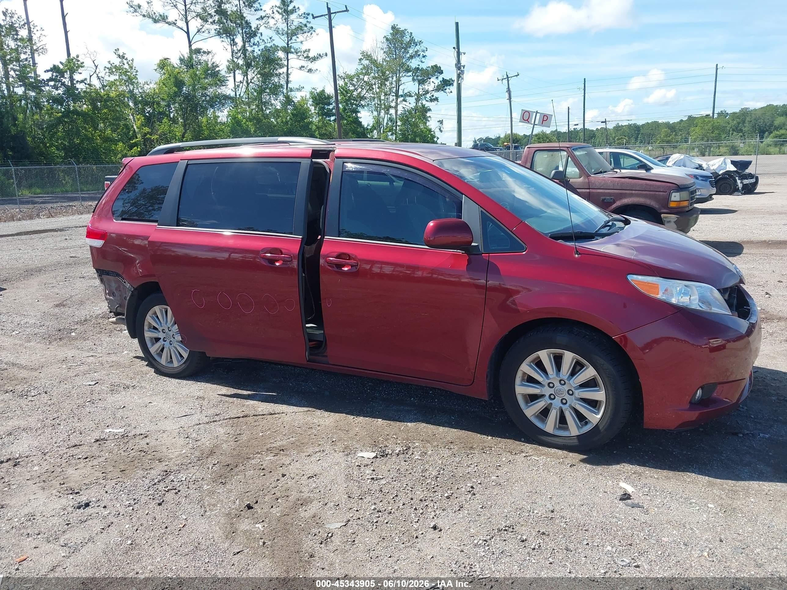 2014 Toyota Sienna Le 7 Passenger Бордовый vin: 5TDJK3DC8ES091611