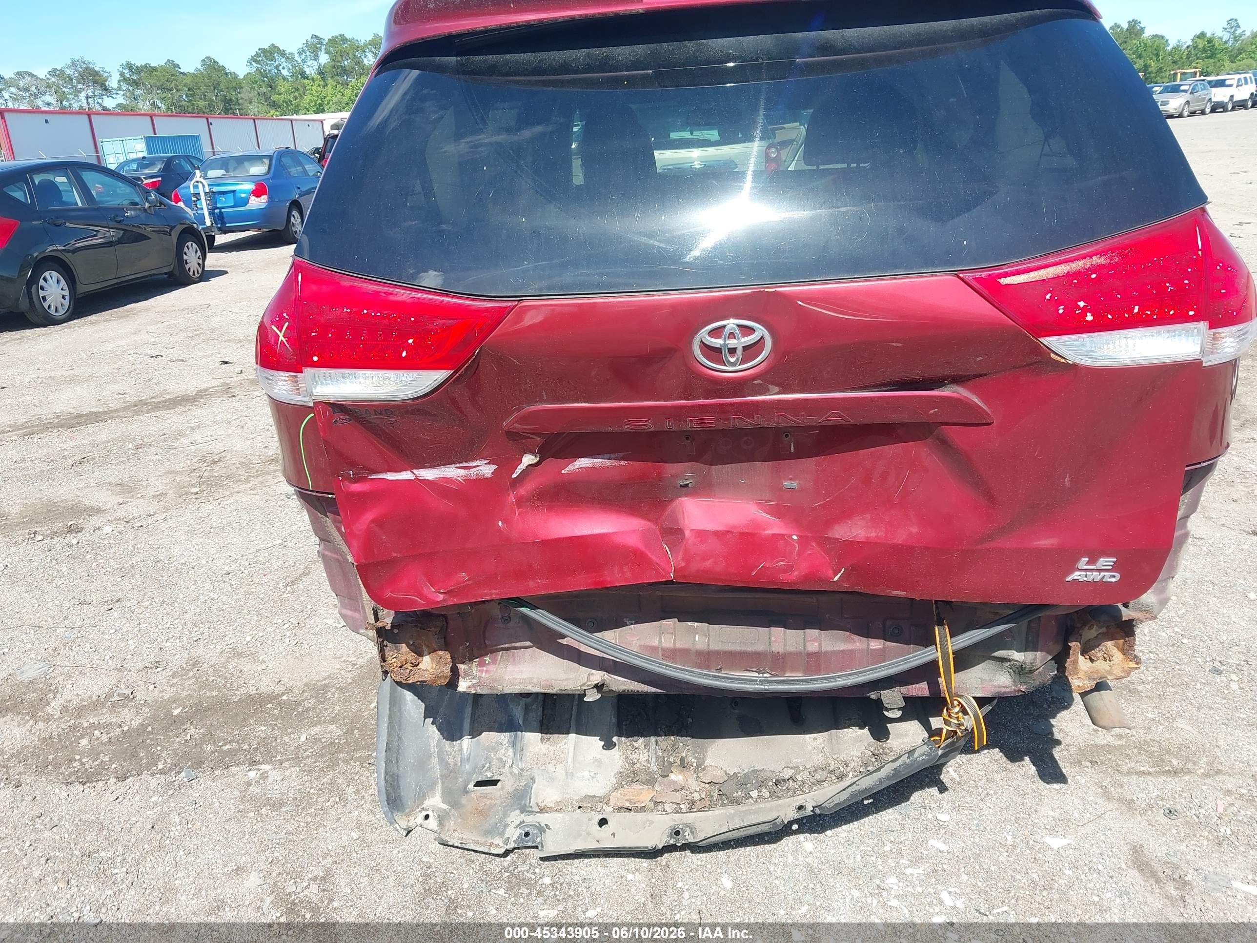 2014 Toyota Sienna Le 7 Passenger Бордовый vin: 5TDJK3DC8ES091611