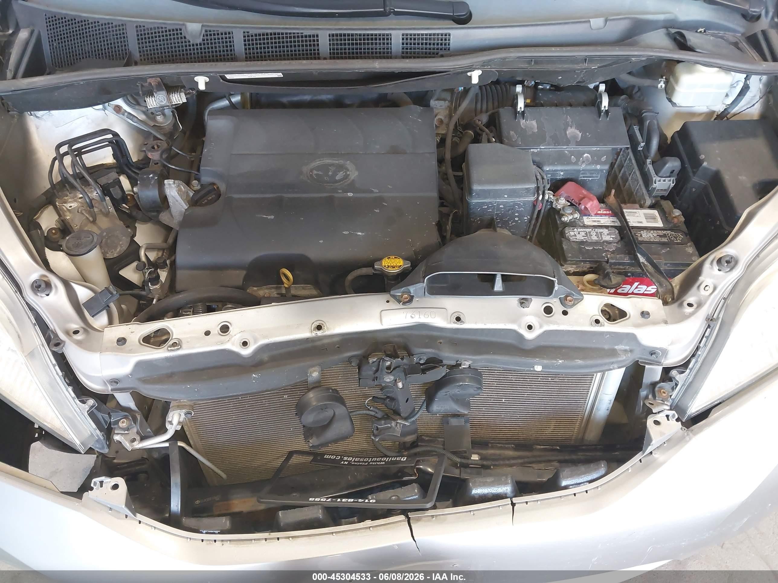 2015 Toyota Sienna Le 7 Passenger Серебряный vin: 5TDJK3DC8FS094820