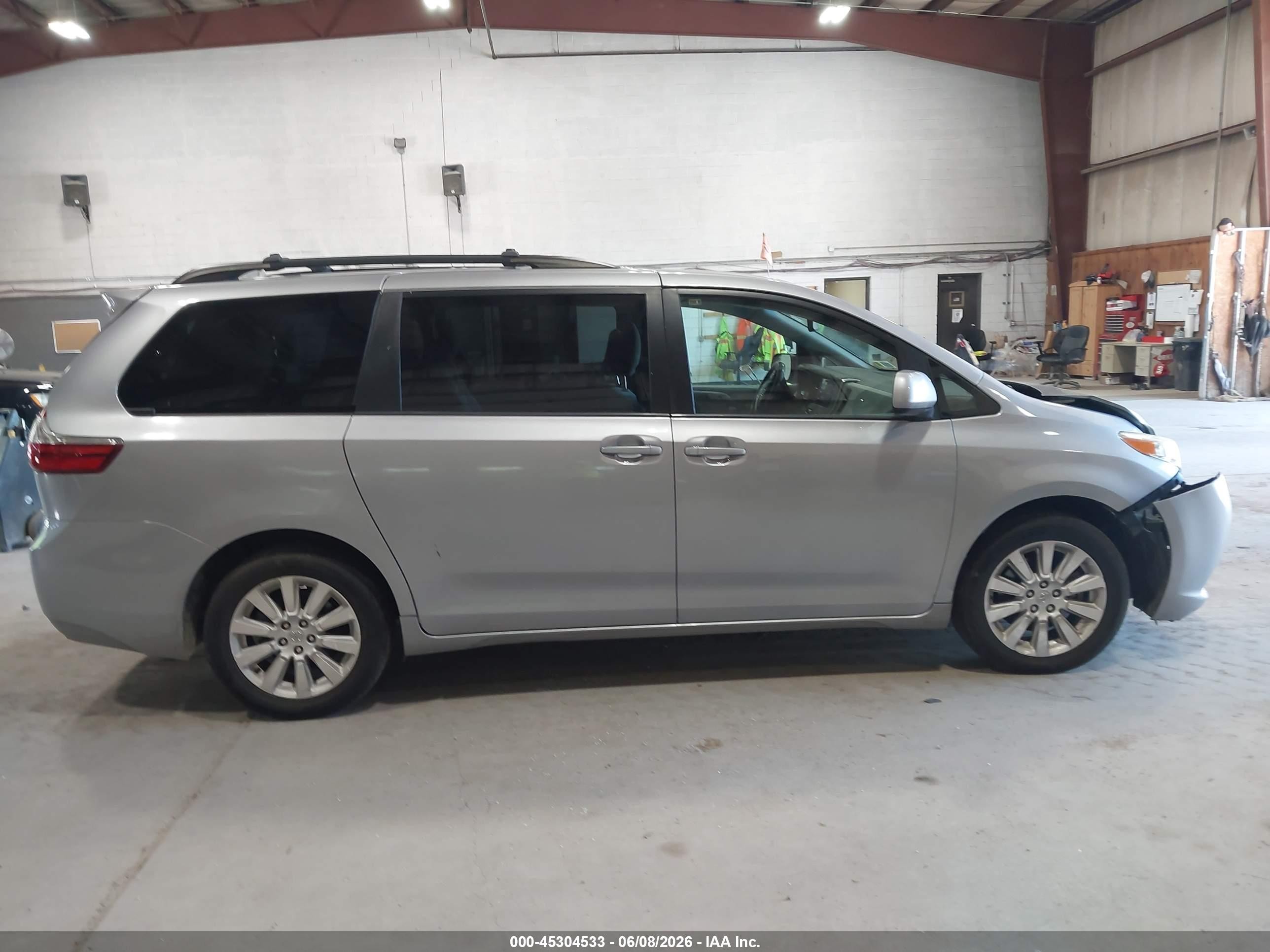 2015 Toyota Sienna Le 7 Passenger Серебряный vin: 5TDJK3DC8FS094820