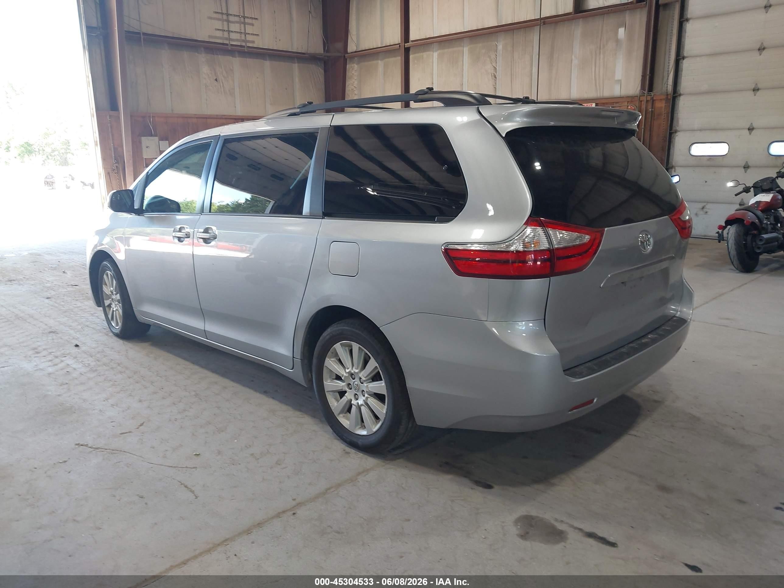 2015 Toyota Sienna Le 7 Passenger Серебряный vin: 5TDJK3DC8FS094820