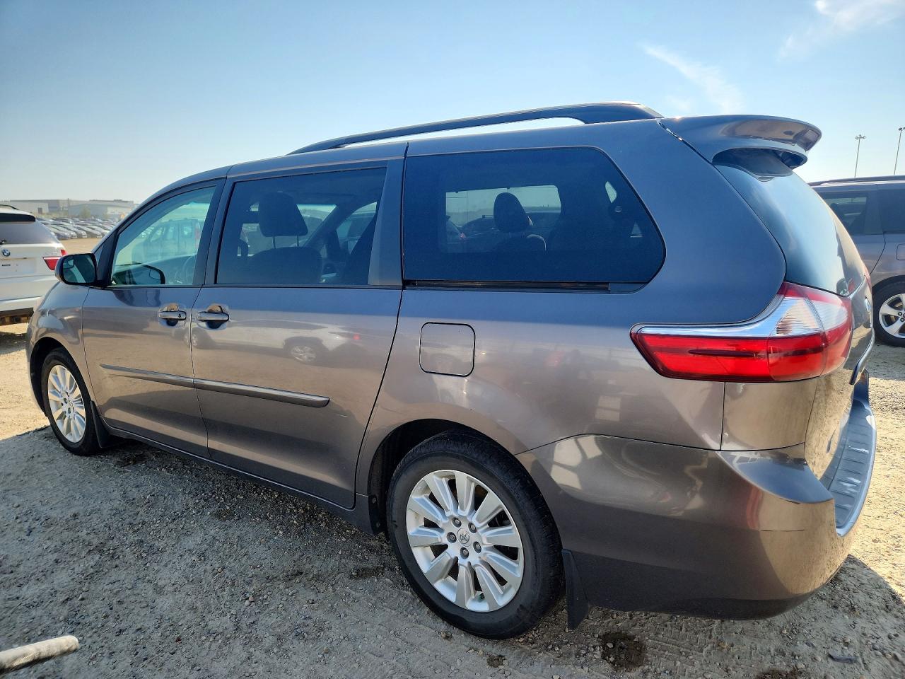 2015 Toyota Sienna Le Gray vin: 5TDJK3DC8FS112409