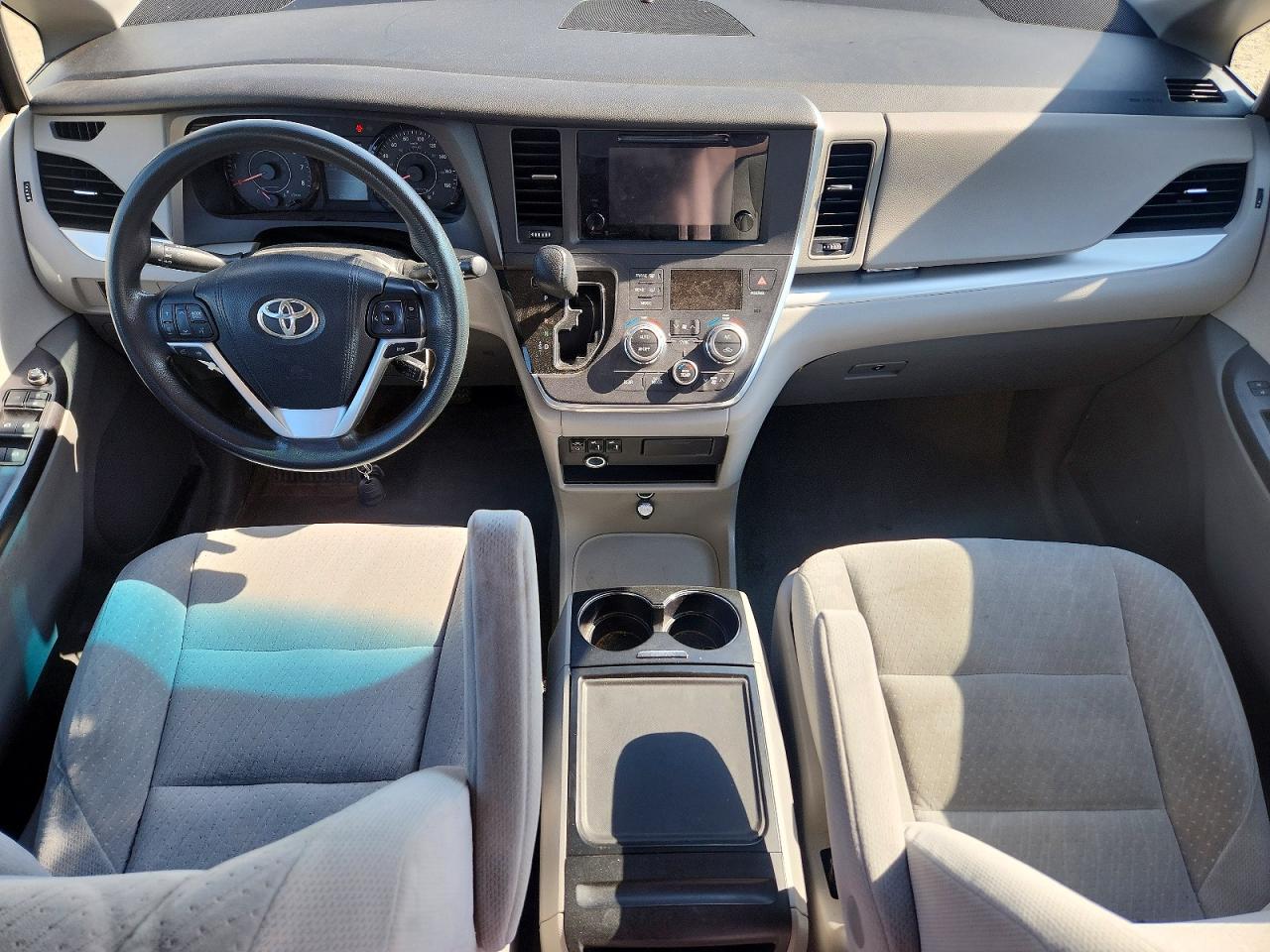 2015 Toyota Sienna Le Gray vin: 5TDJK3DC8FS112409