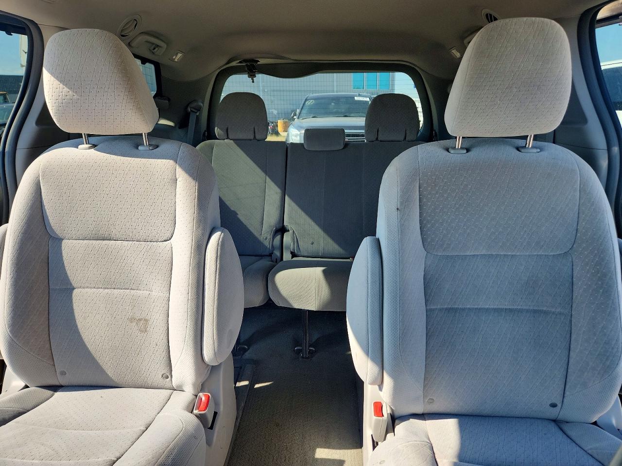 2015 Toyota Sienna Le Gray vin: 5TDJK3DC8FS112409