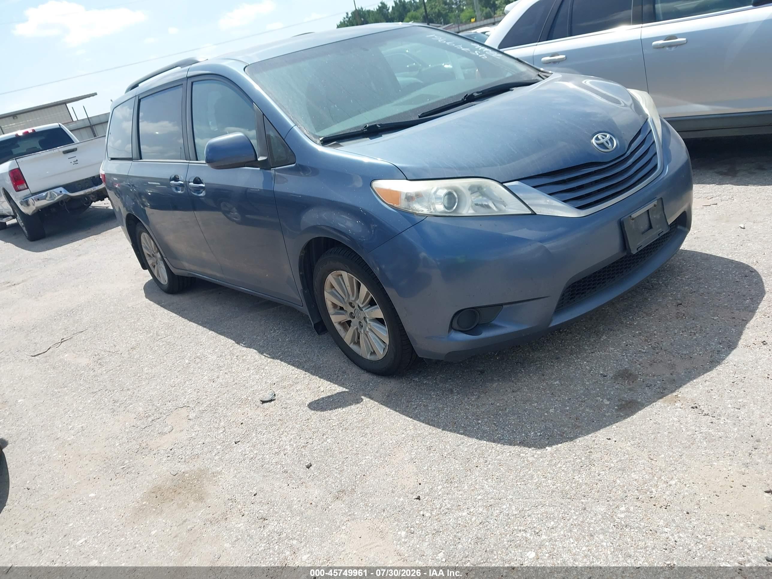 2015 Toyota Sienna Le 7 Passenger Blue vin: 5TDJK3DC8FS118355