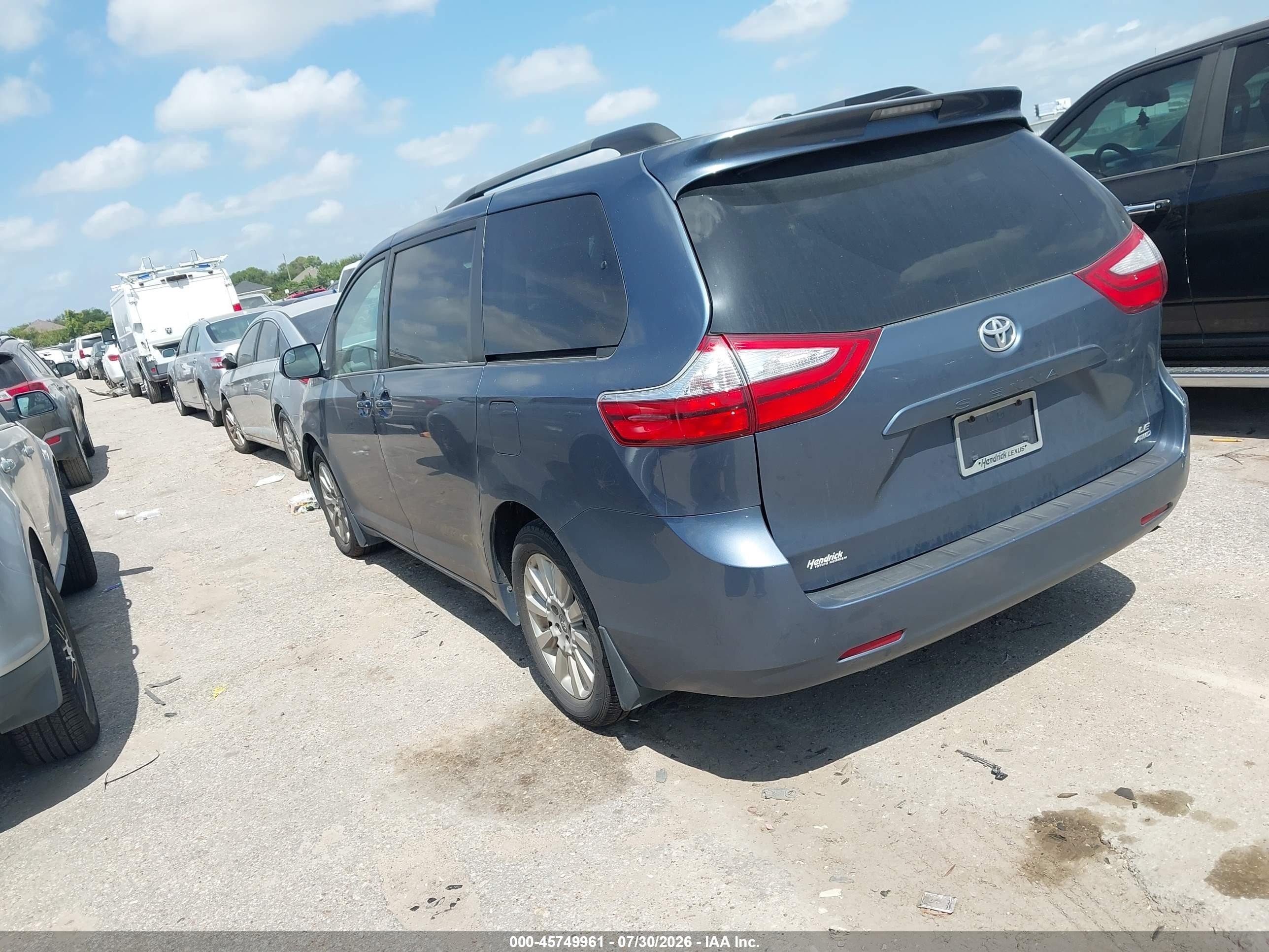 2015 Toyota Sienna Le 7 Passenger Blue vin: 5TDJK3DC8FS118355