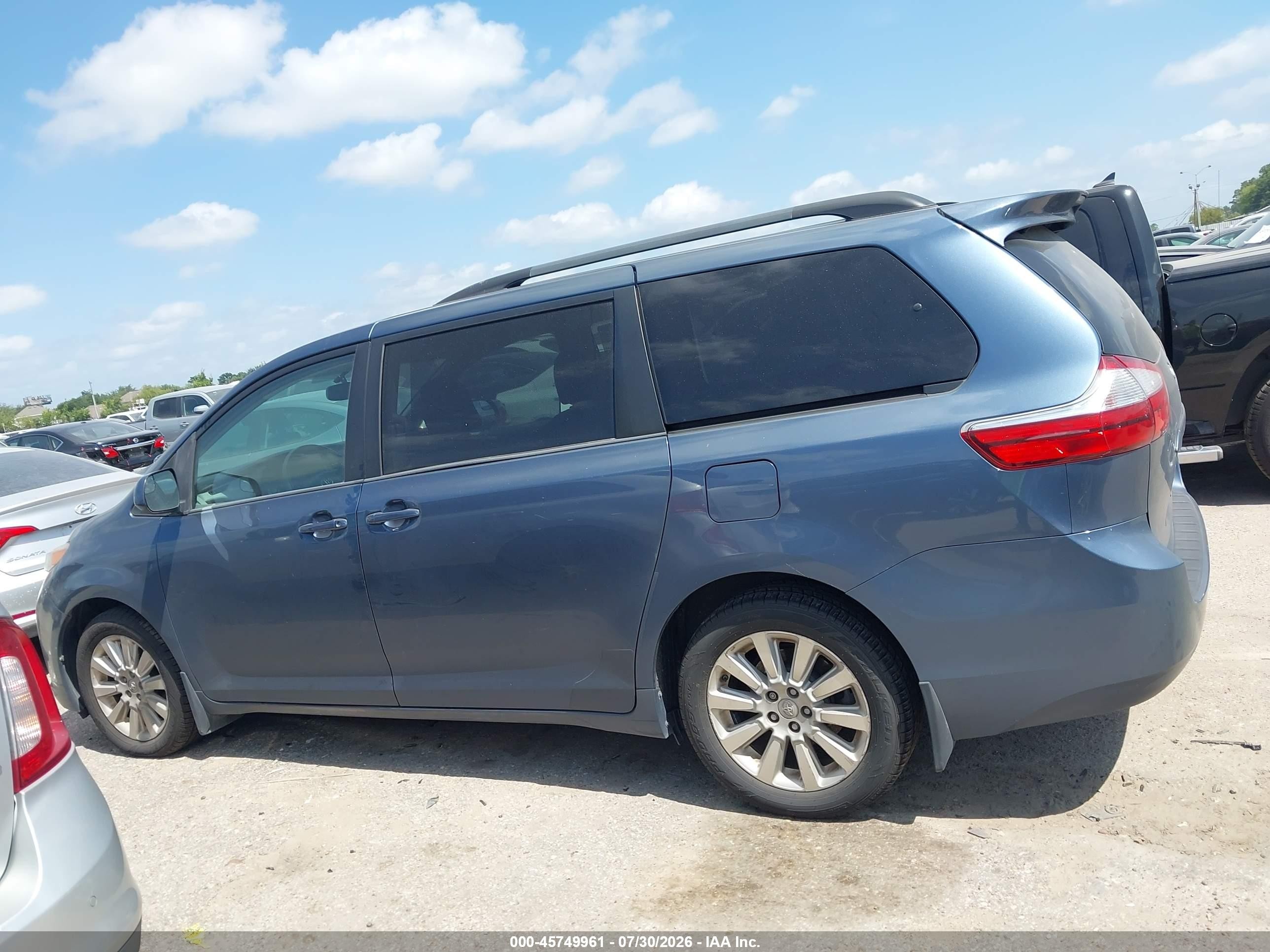 2015 Toyota Sienna Le 7 Passenger Blue vin: 5TDJK3DC8FS118355