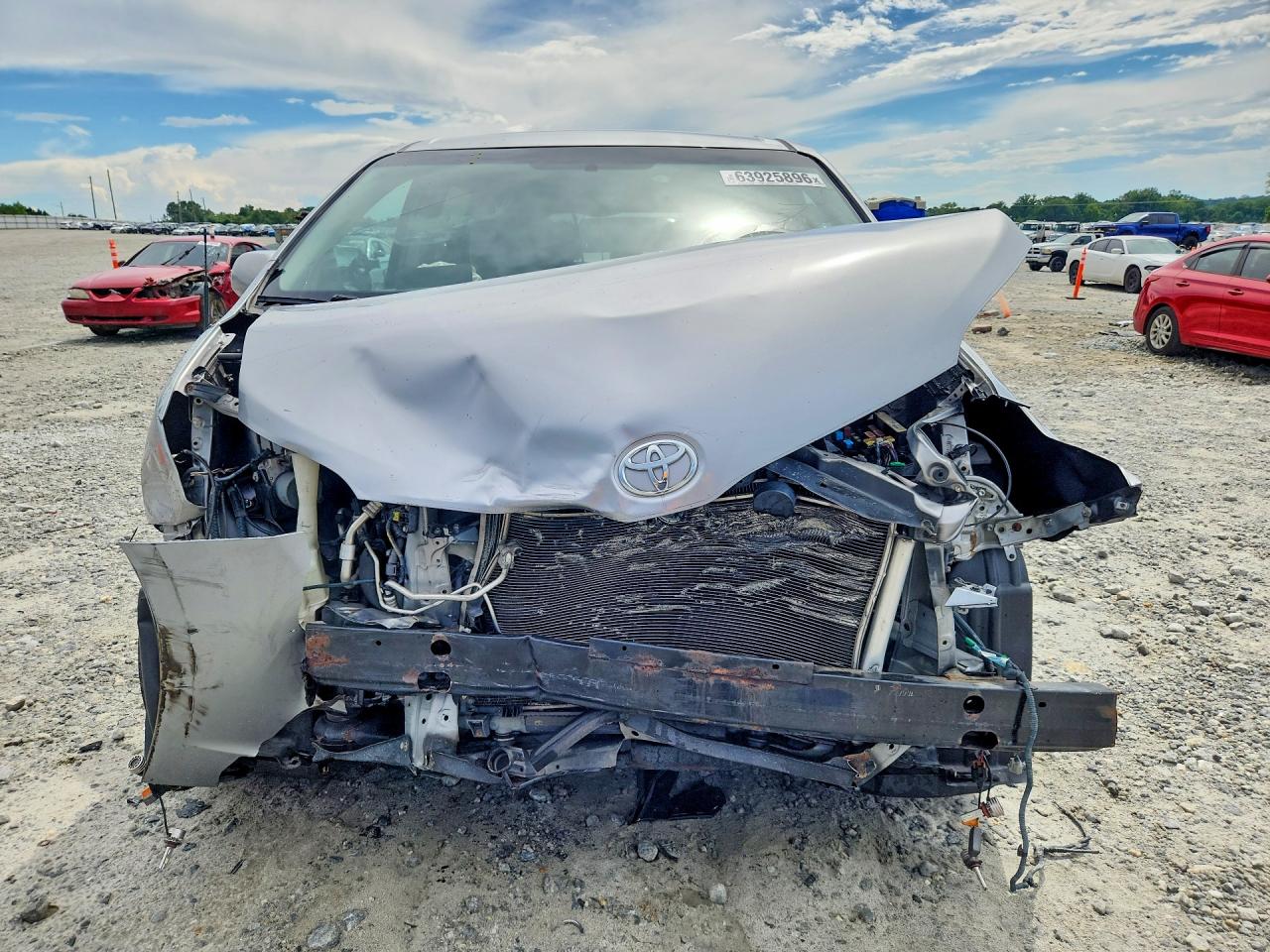 2011 Toyota Sienna Le Silver vin: 5TDJK3DC9BS003967