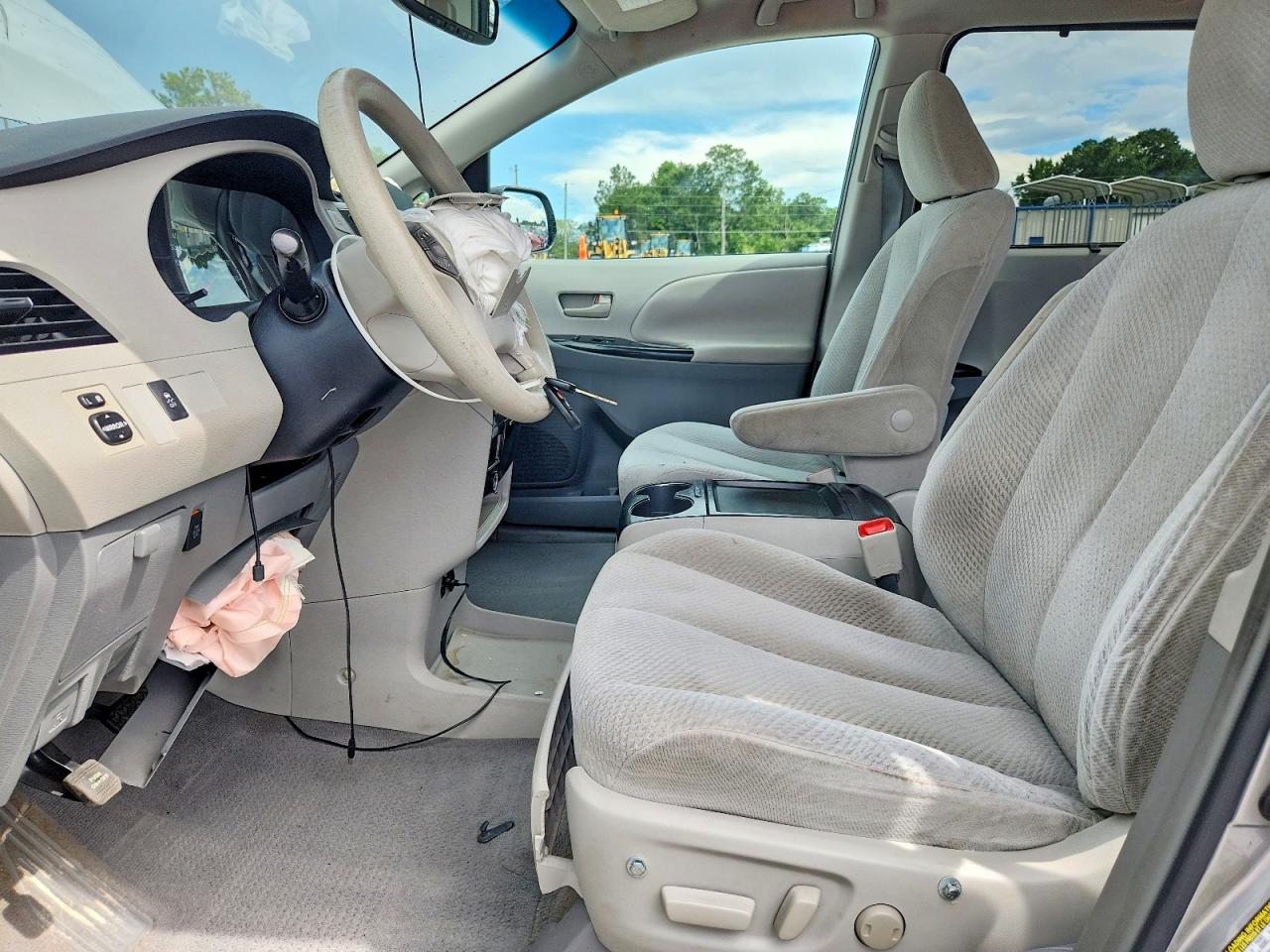 2011 Toyota Sienna Le Silver vin: 5TDJK3DC9BS003967