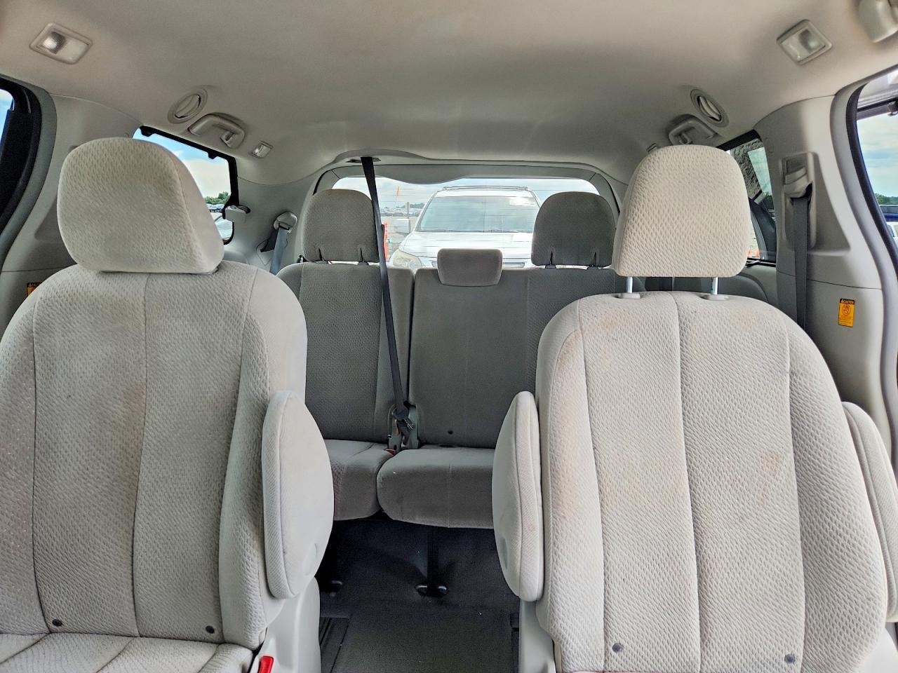 2011 Toyota Sienna Le Silver vin: 5TDJK3DC9BS003967