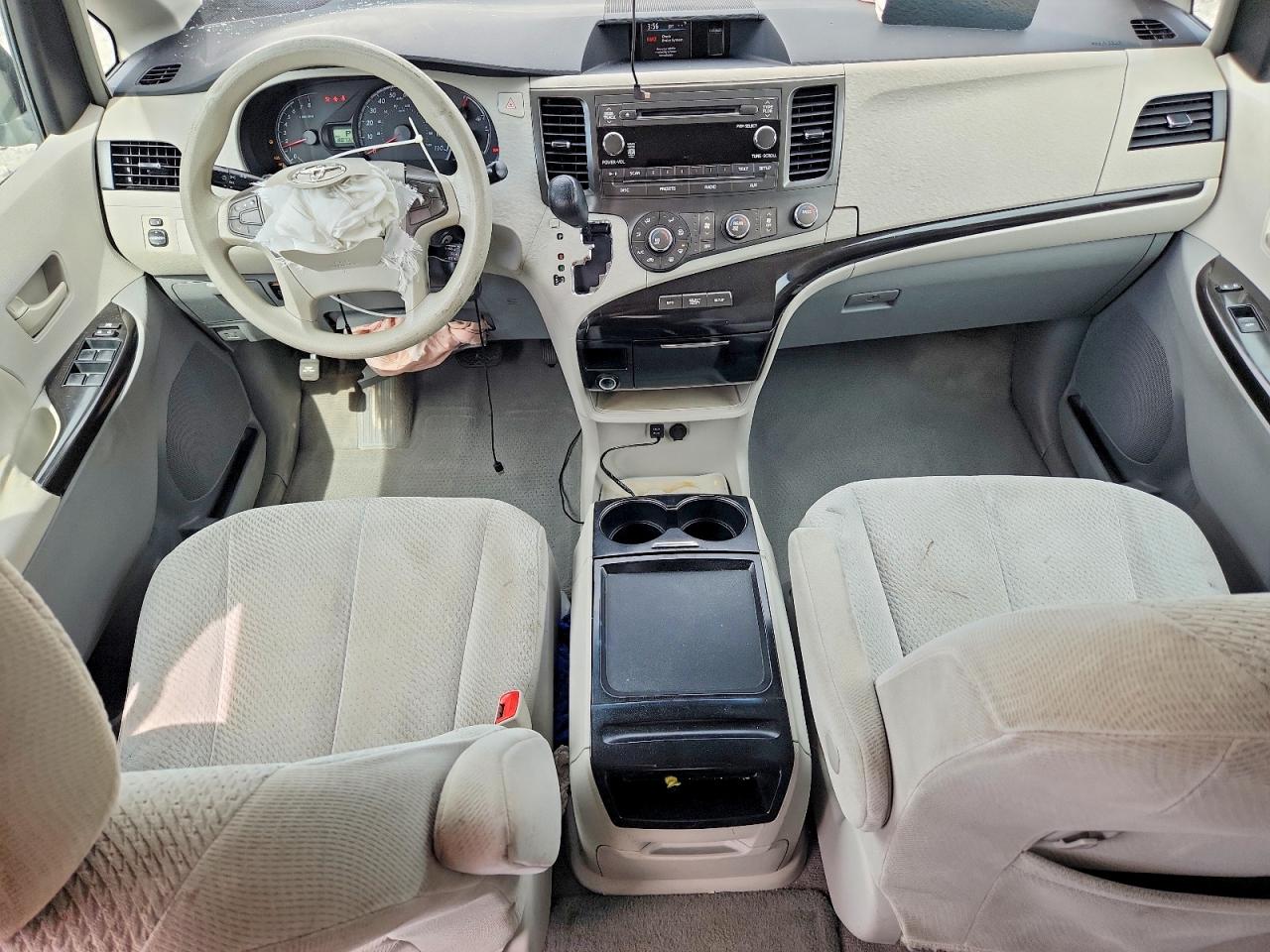2011 Toyota Sienna Le Silver vin: 5TDJK3DC9BS003967