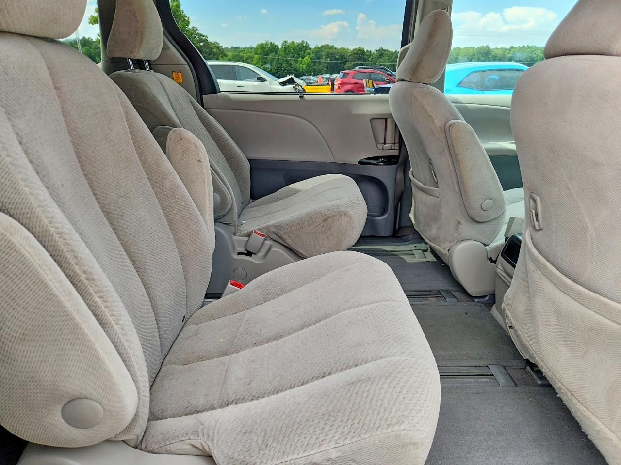 2011 Toyota Sienna Le Silver vin: 5TDJK3DC9BS003967