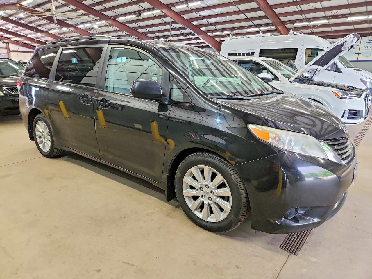 2011 Toyota Sienna Le Black vin: 5TDJK3DC9BS029548