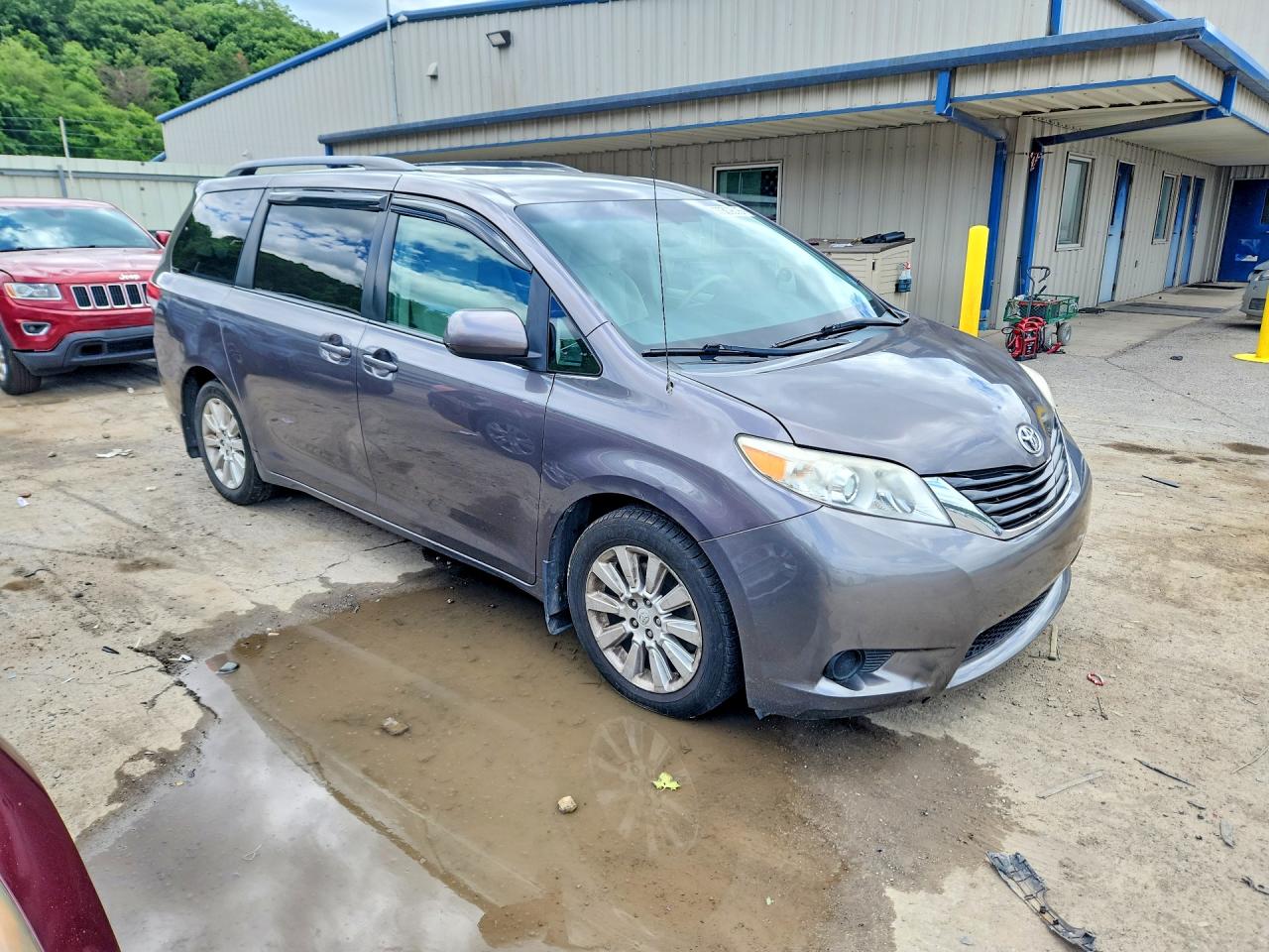 2012 Toyota Sienna Le Серый vin: 5TDJK3DC9CS047355