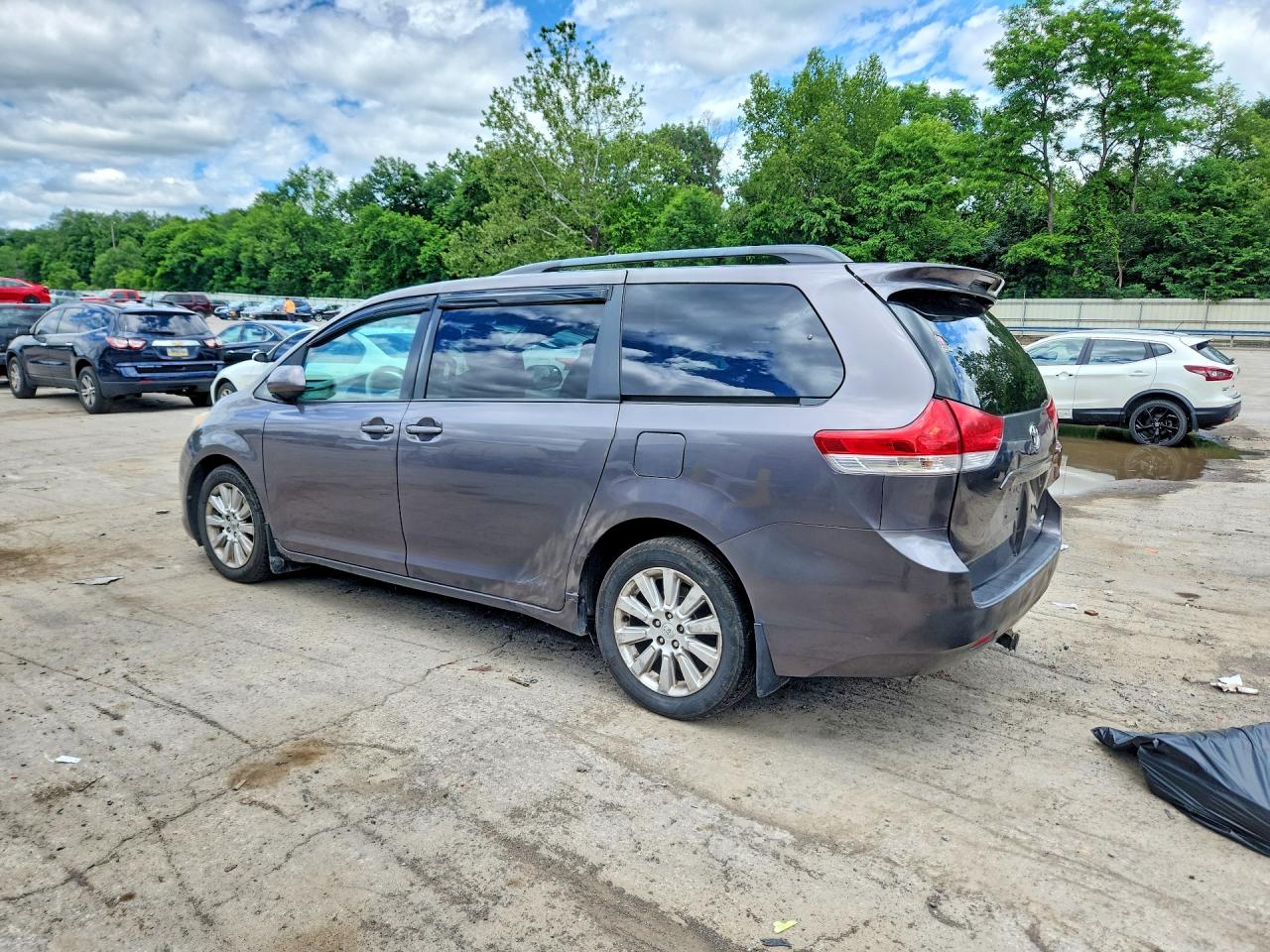 2012 Toyota Sienna Le Серый vin: 5TDJK3DC9CS047355